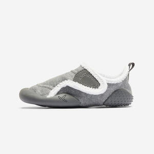 Zapatillas primeros pasos barefoot con forro Bebé Domyos 550 gris