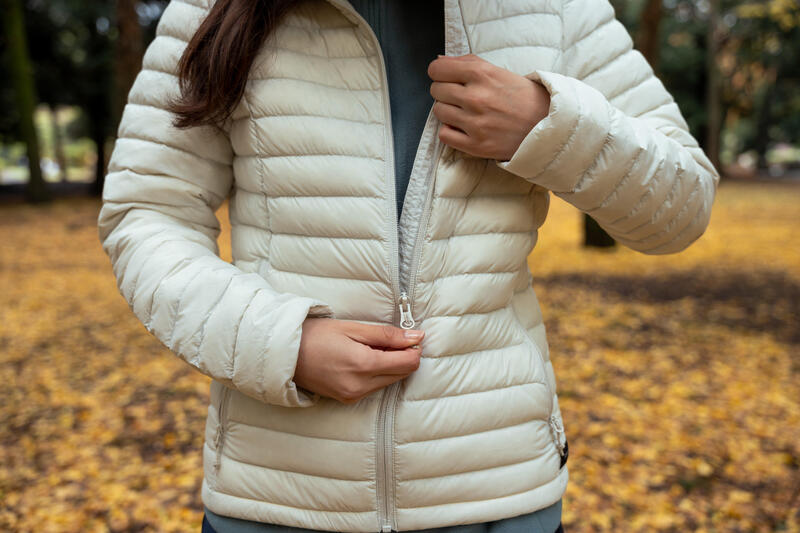 Wie man eine Daunenjacke auswählt