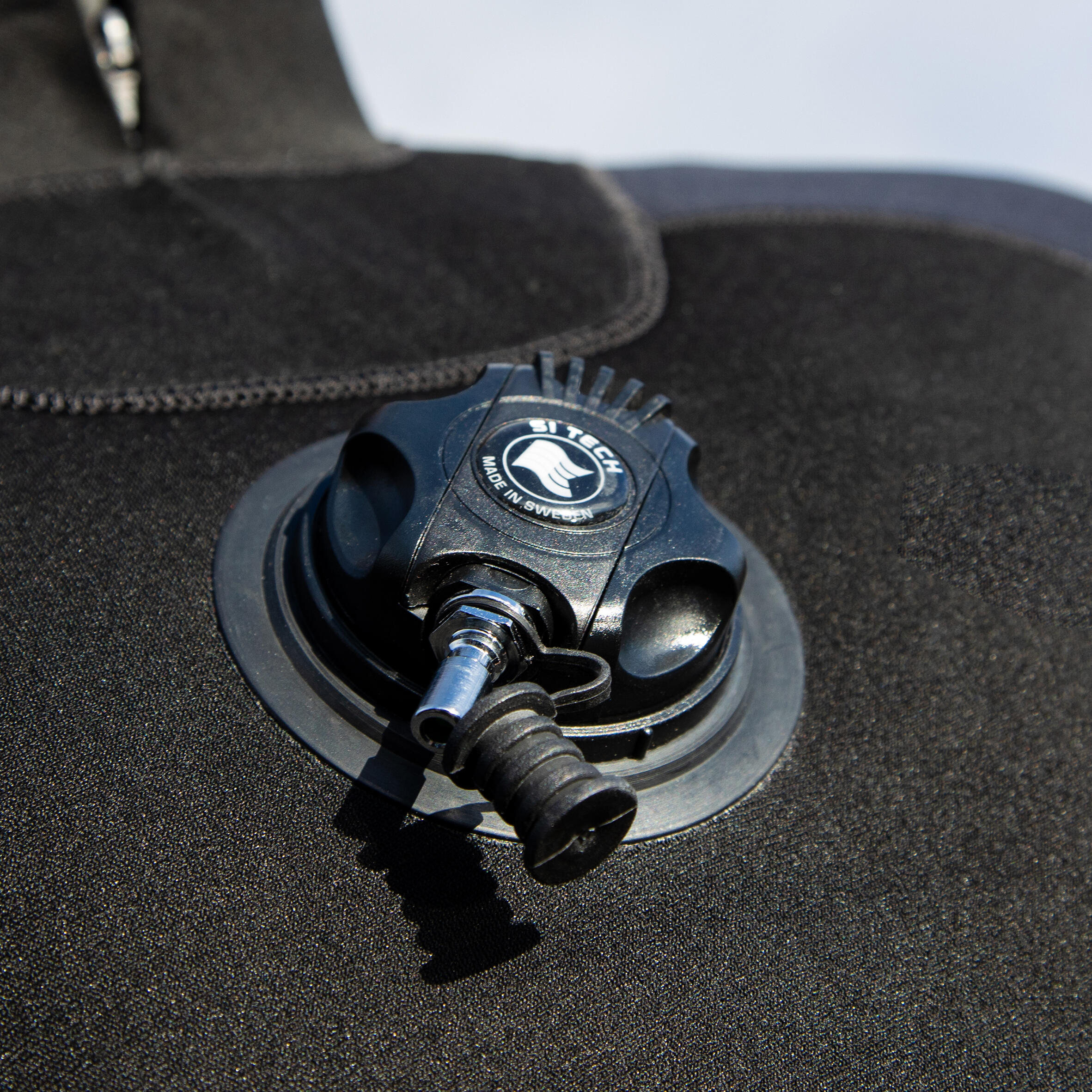CHANGEMENT PURGE ET INFLATEUR SUR COMBINAISON DE PLONGÉE ÉTANCHE 3/3