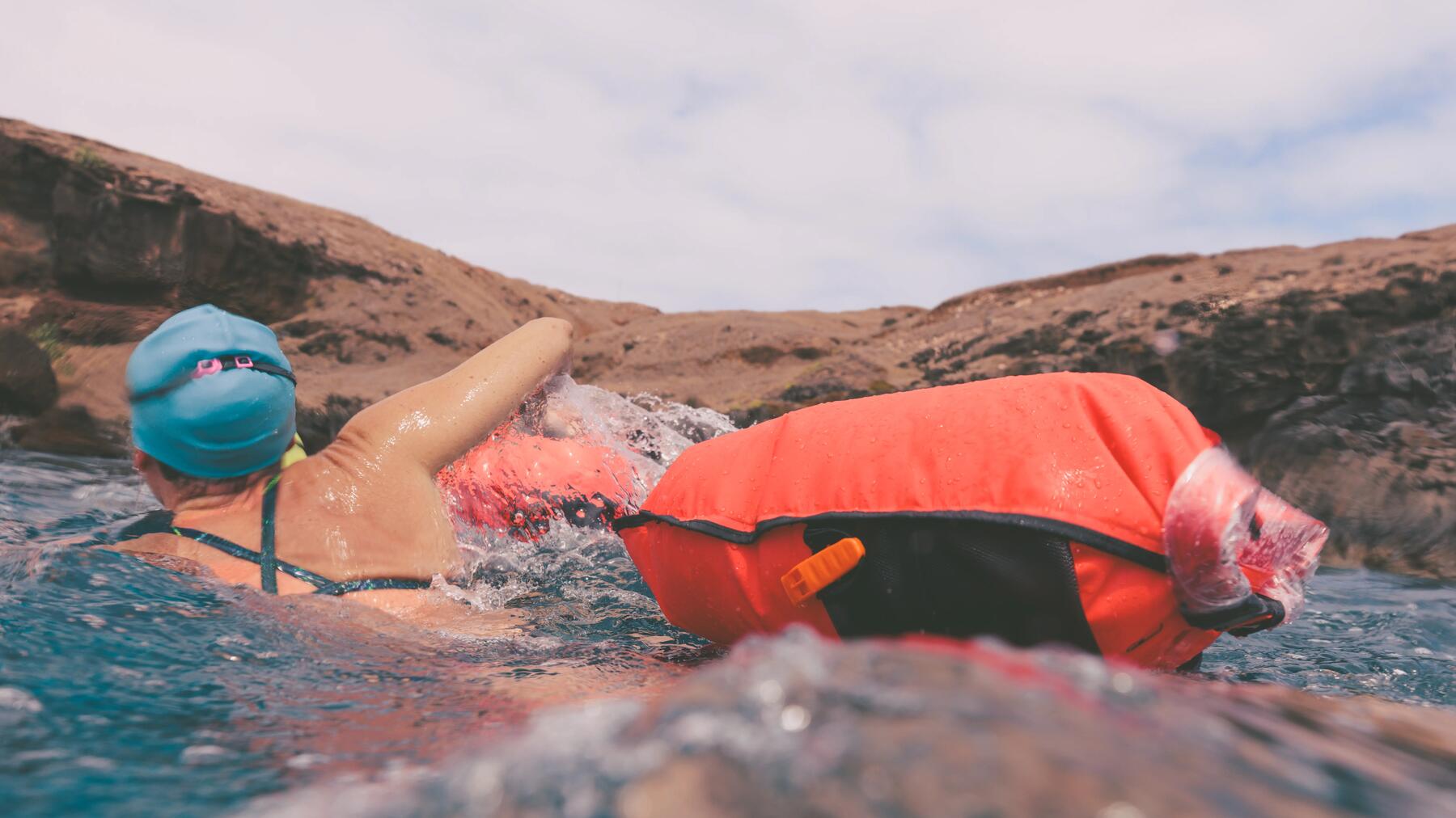 Beim Freiwasserschwimmen den Naturbedingungen trotzen