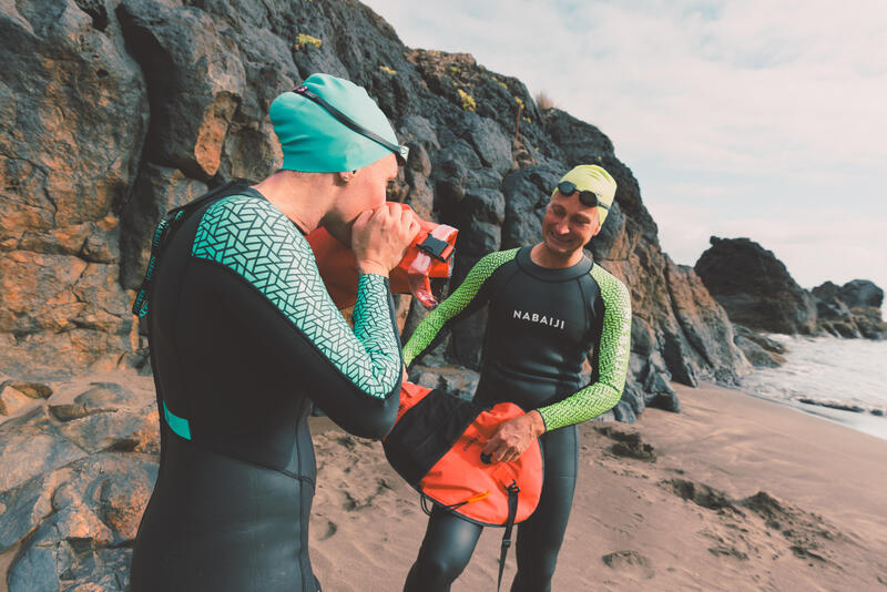 Come scegliere la muta per il nuoto in acque libere | DECATHLON