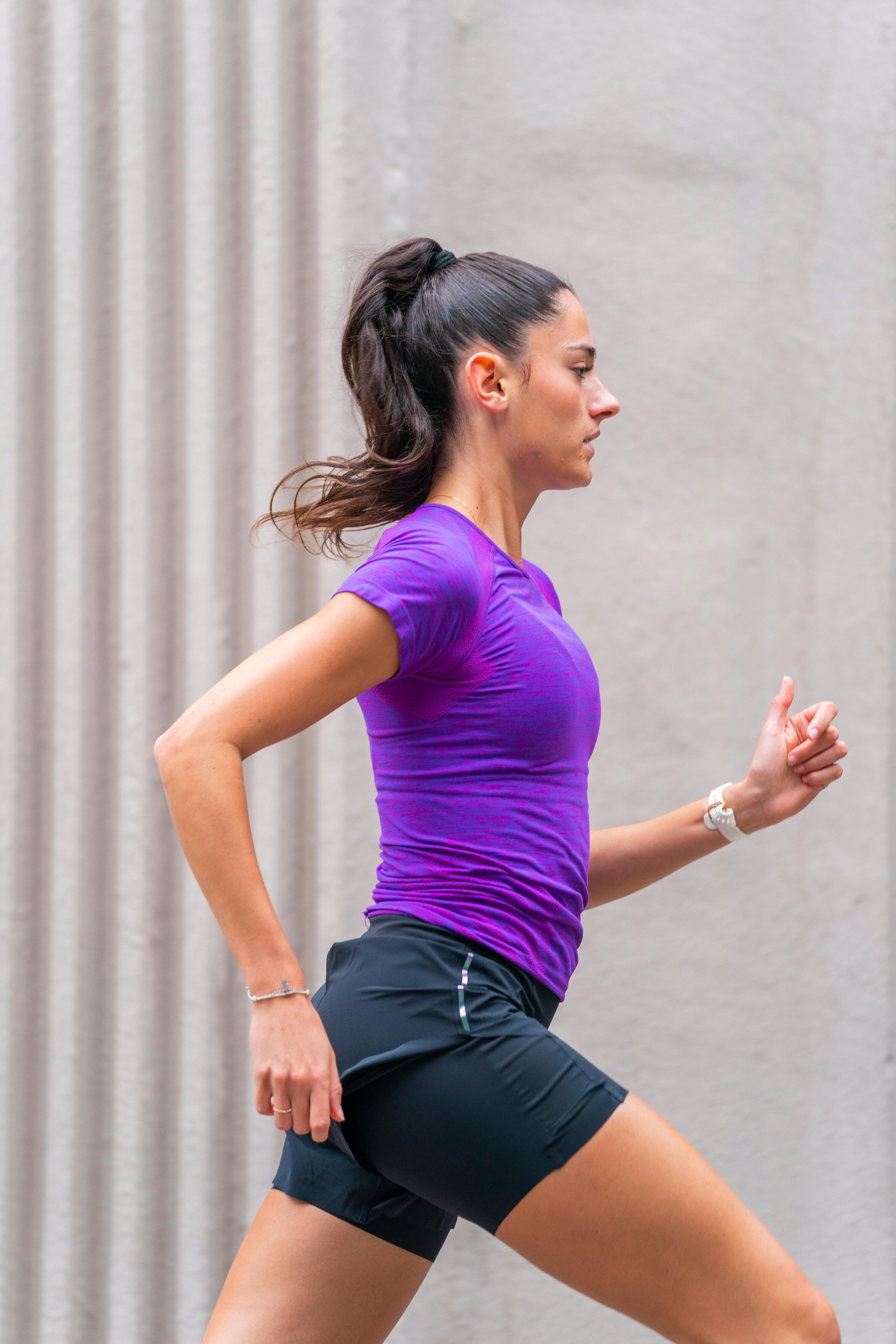T-shirt running & trail sans couture femme - kiprun run 500 confort slim violet 10/12