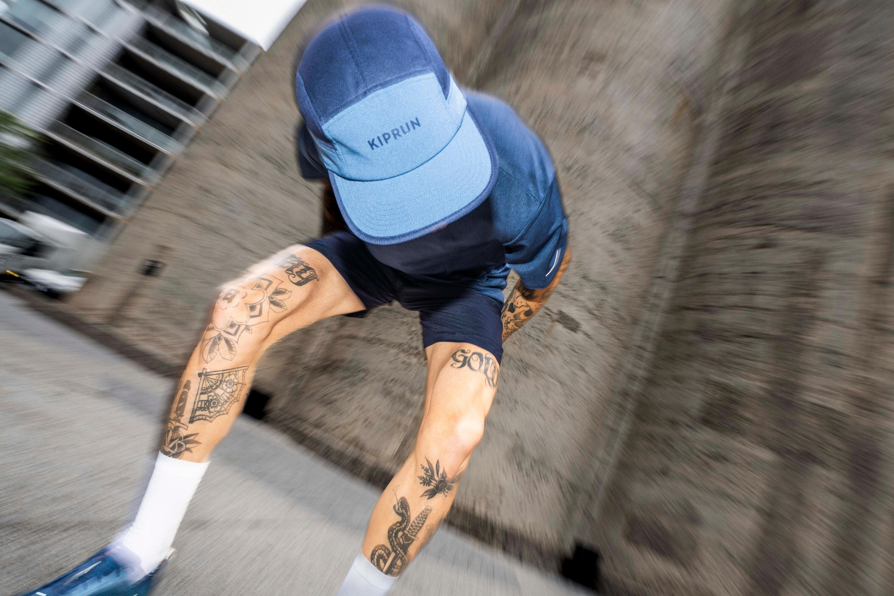 T-Shirt Running atmungsaktiv Herren,  Kiprun Run 500 blau schwarz 9/10