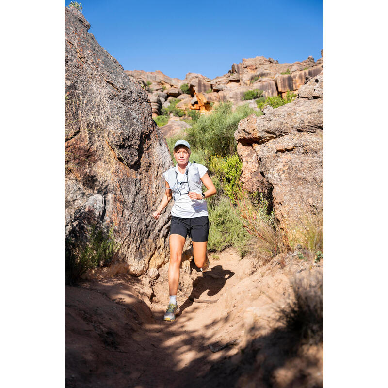 Sac trail running 10l mixte gris vendu avec poche à eau 1L - KIPRUN BAG 900
