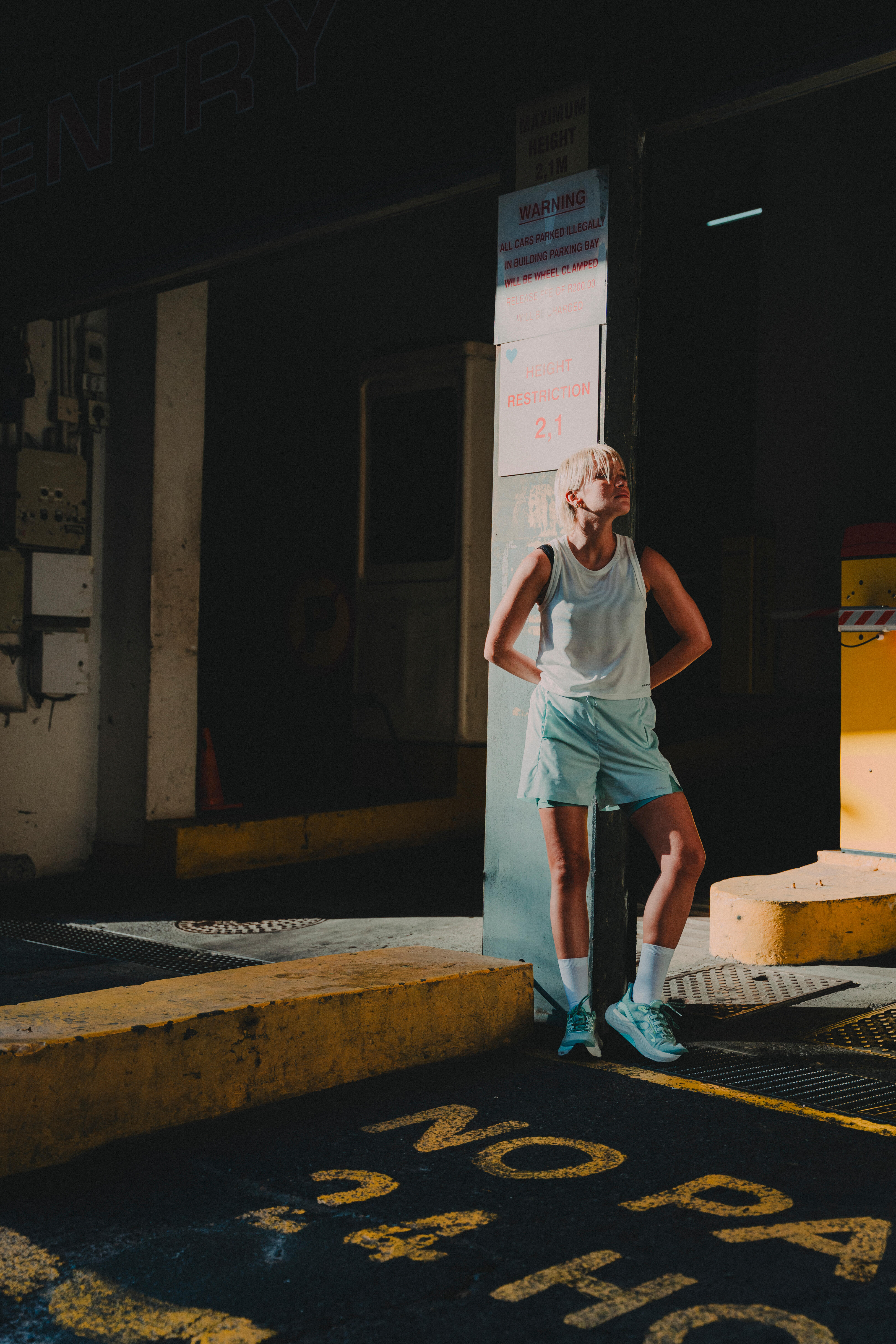Short de course 2 en 1 respirant femme, Run 500 Dry vert - KIPRUN