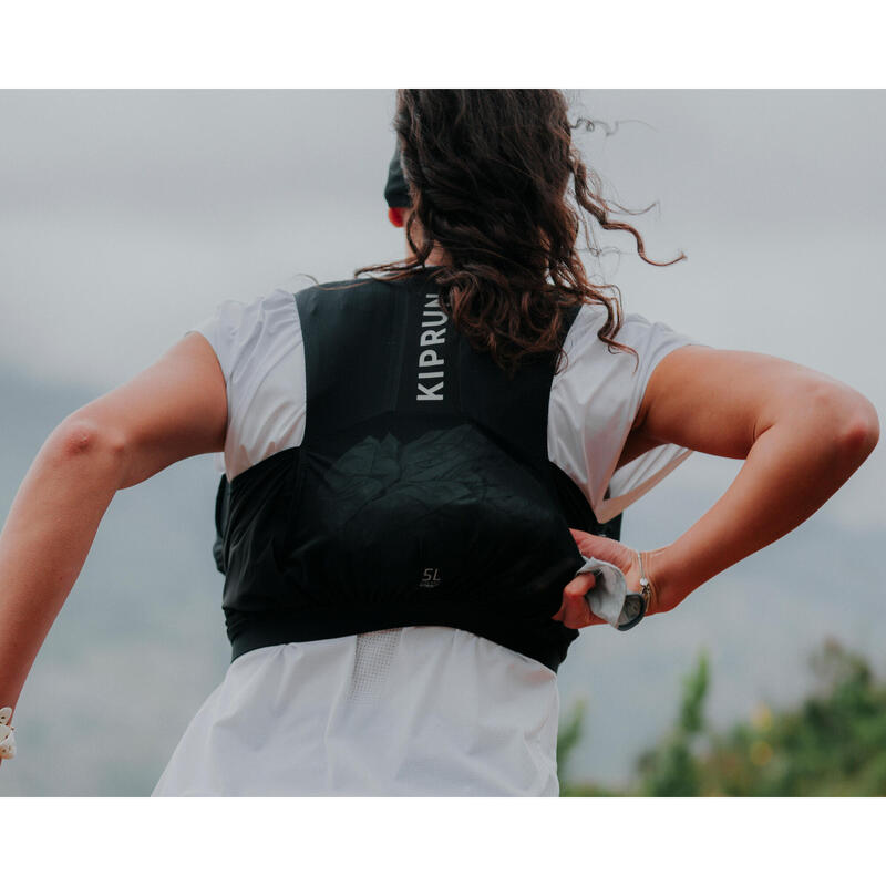 Gilet trail running compétition porte flasques mixte - kiprun veste 5l noir