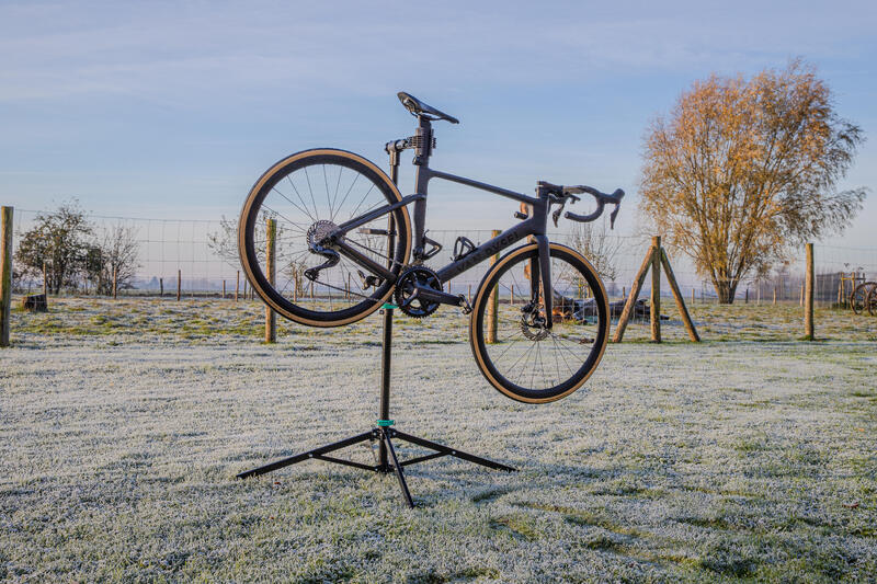 Comment choisir son pied d'atelier vélo ? (Guide Expert)