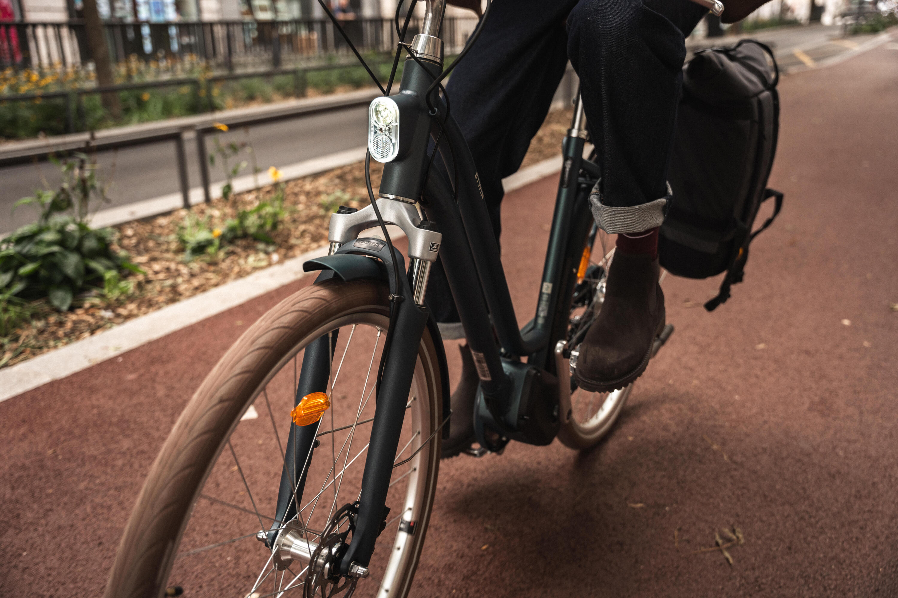 Elektrisches Citybike Elops 920 E connect LF entenblau 9/11