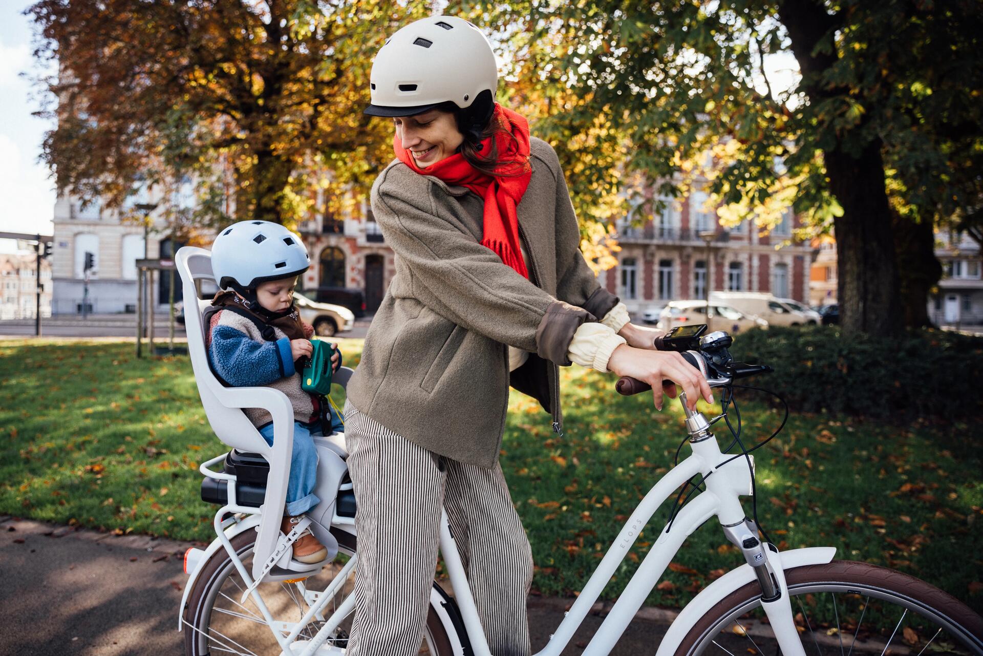 femme sur bicycle 