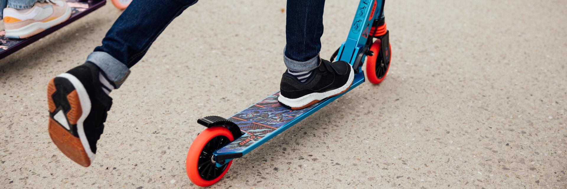 Alterner la jambe d'appui en trottinette