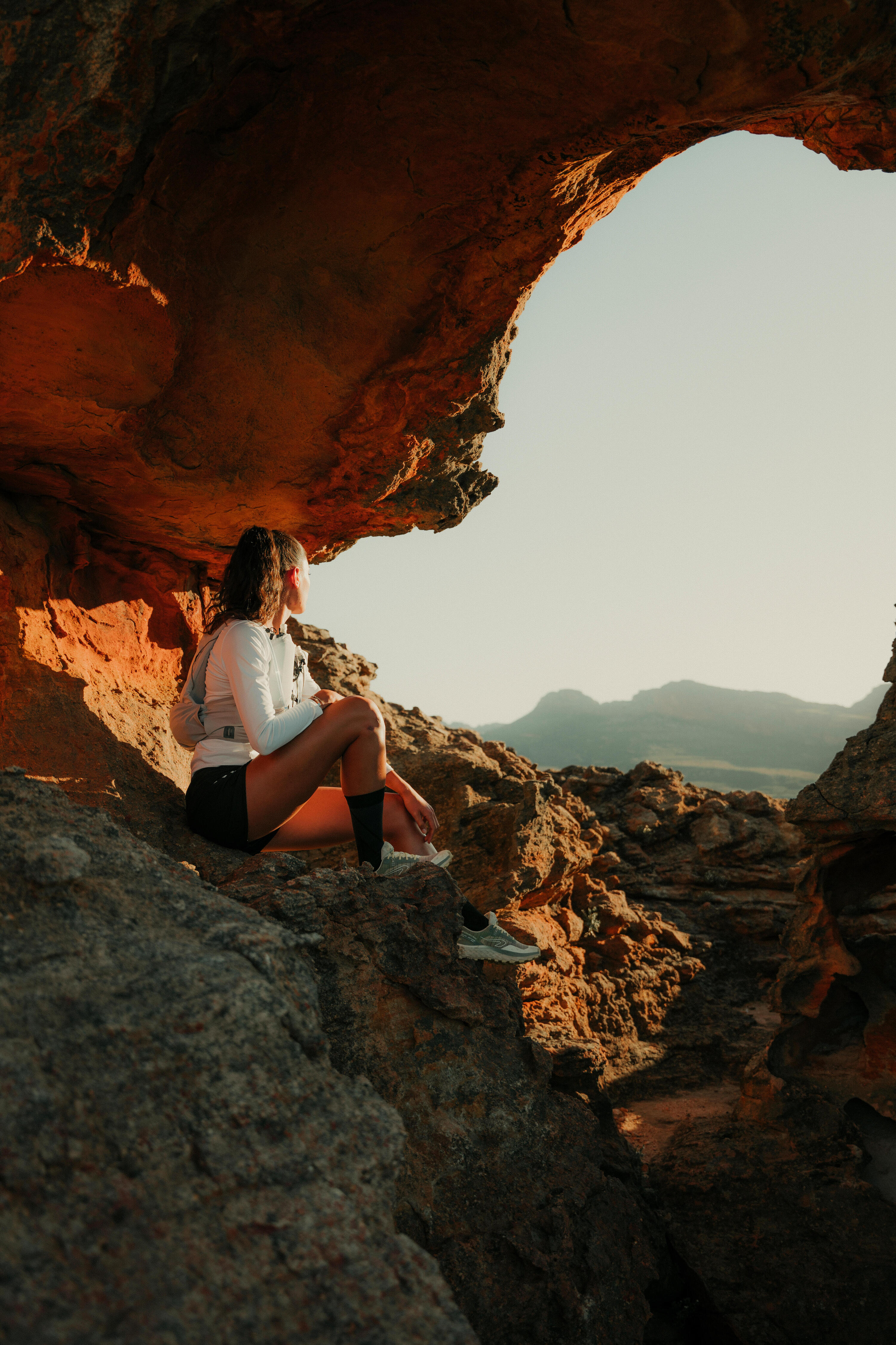 KIPRUN 900 10L Unisex Trail Running Bag 1L Water Bladder Included - Grey