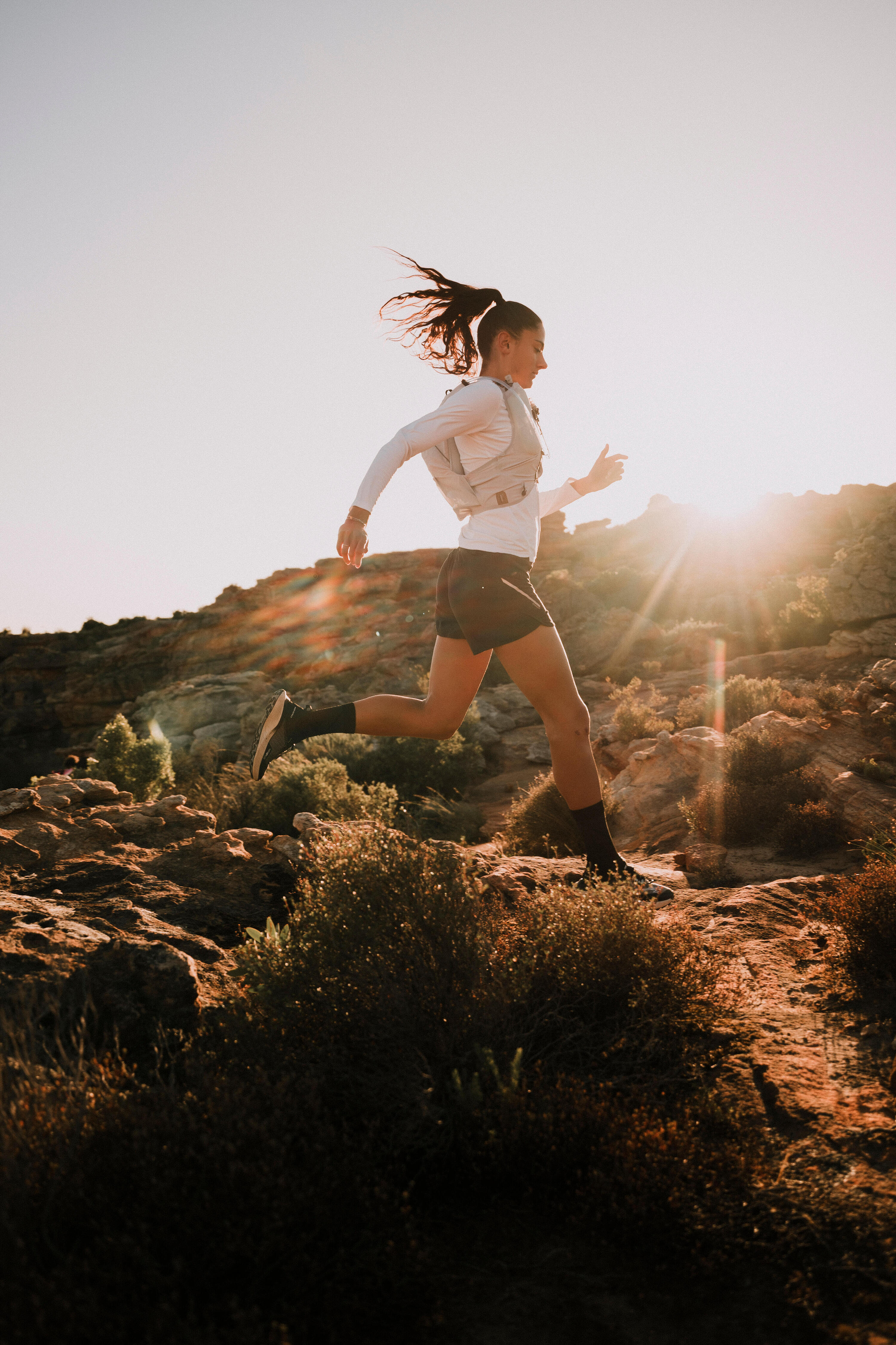 KIPRUN 900 10L Unisex Trail Running Bag 1L Water Bladder Included - Grey
