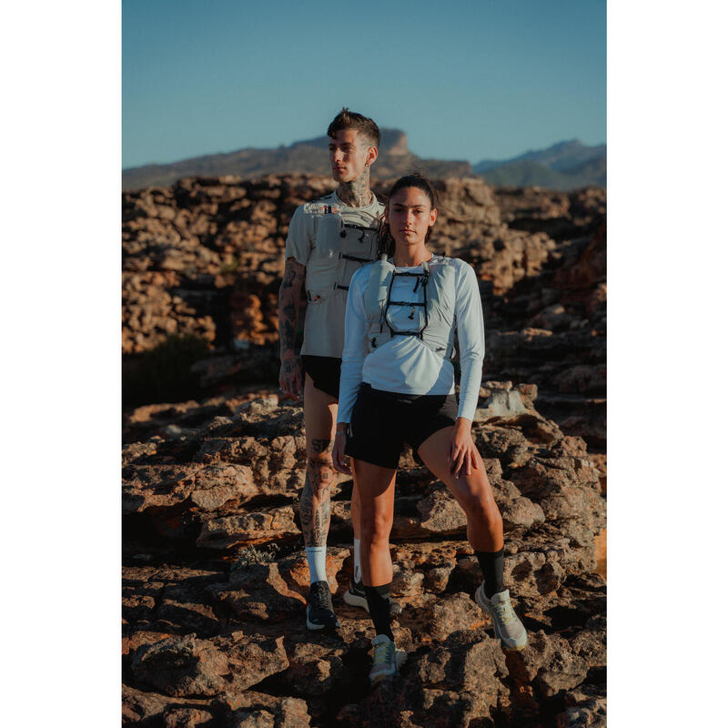 Sac trail running 10l mixte gris vendu avec poche à eau 1L - KIPRUN BAG 900