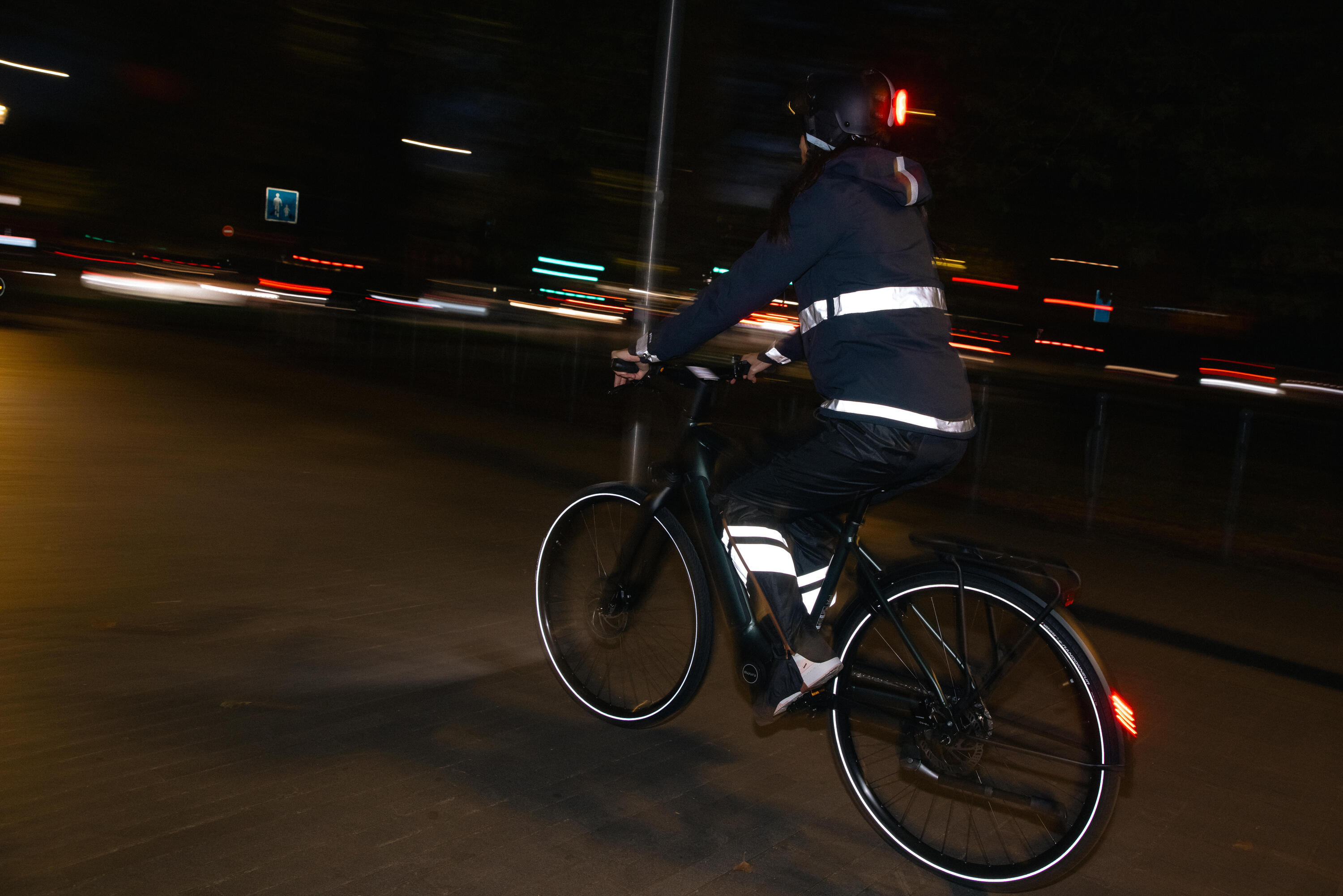 Surpantalon de vélo ville imperméable avec couvre-chaussures intégrés femme, 540 15/16