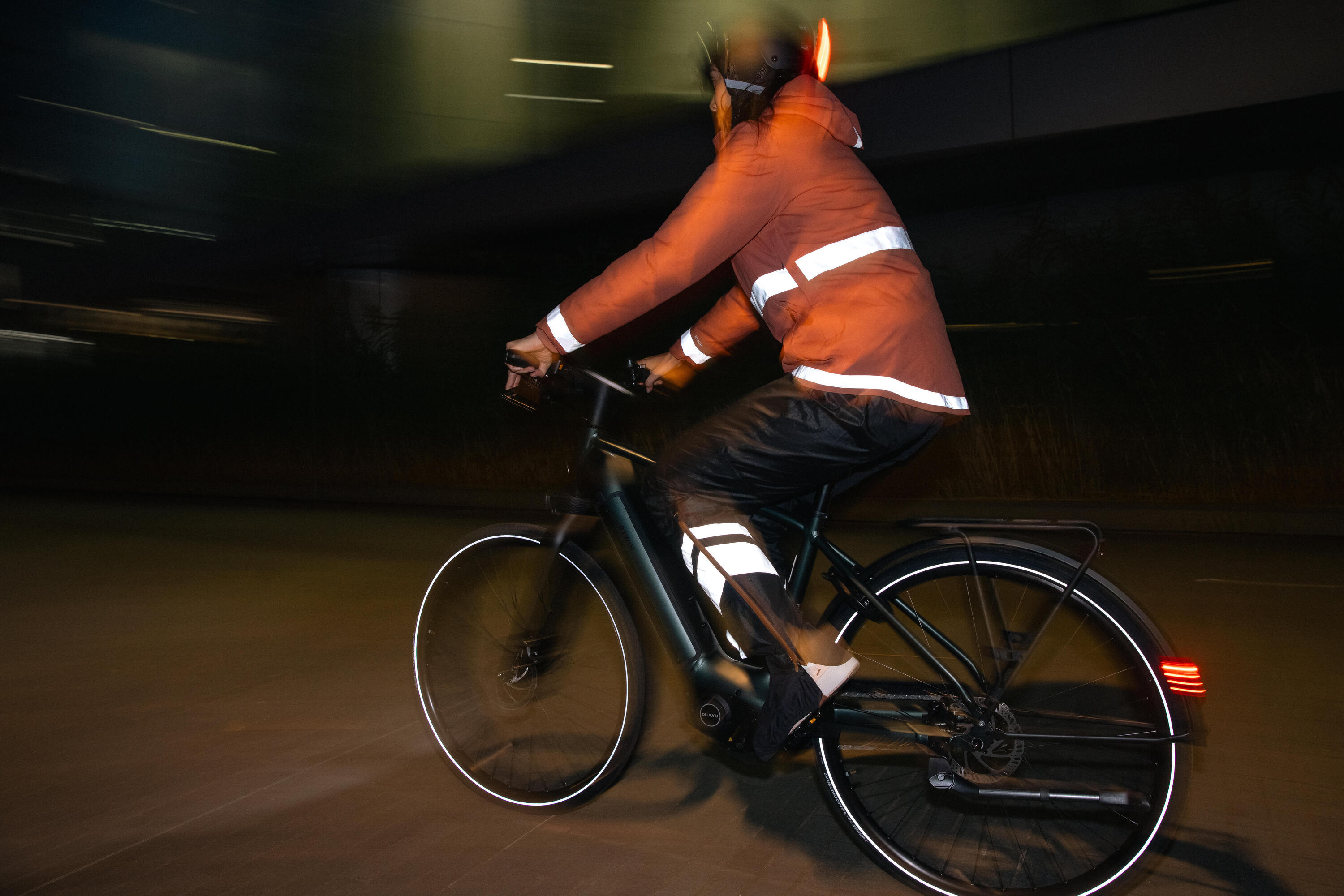 Surpantalon de vélo ville imperméable avec couvre-chaussures intégrés femme, 540 12/16