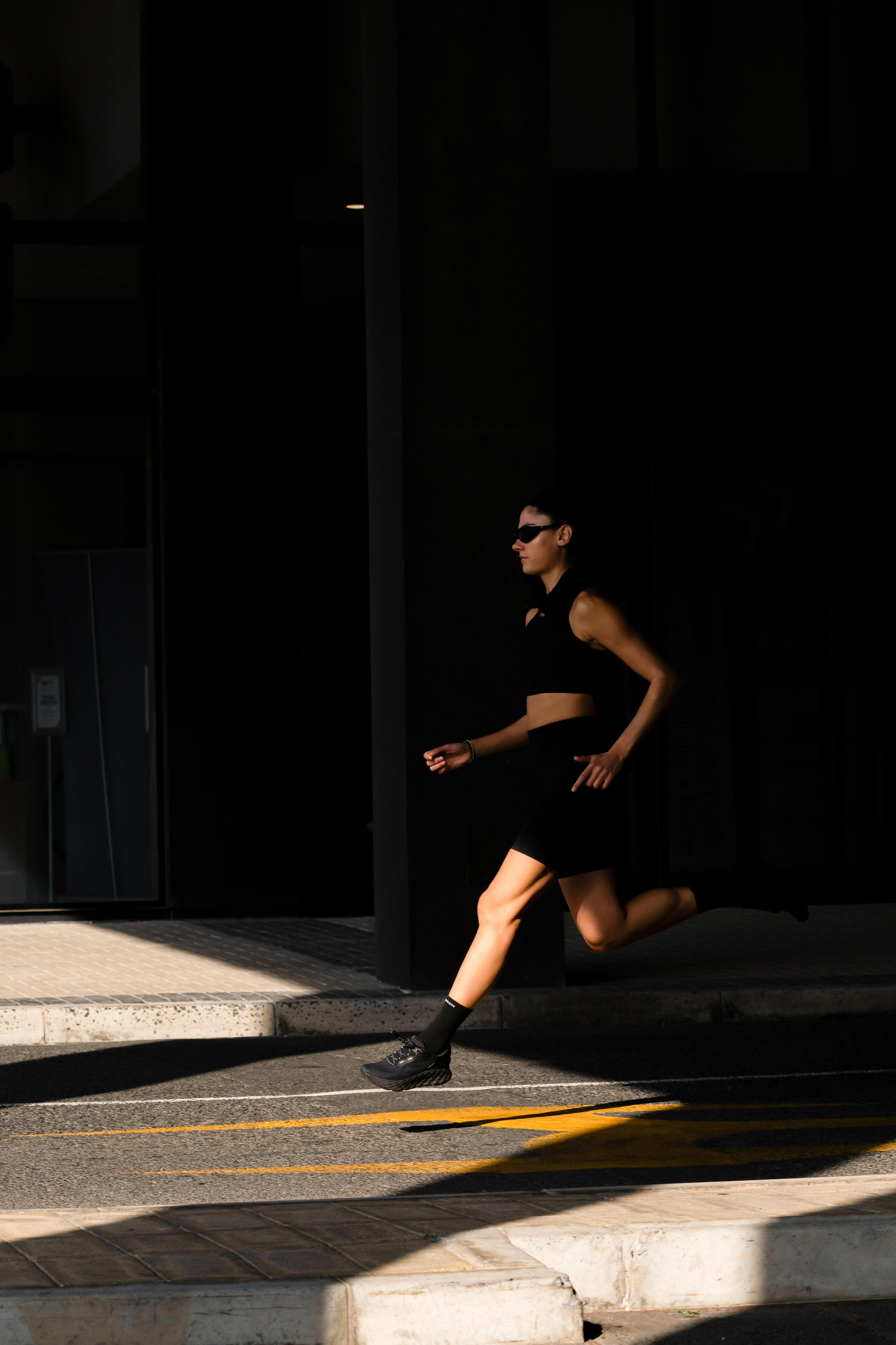 Débardeur de Running Crop top léger Femme - KIPRUN 900 Light noir Méline ROLLIN 7/9