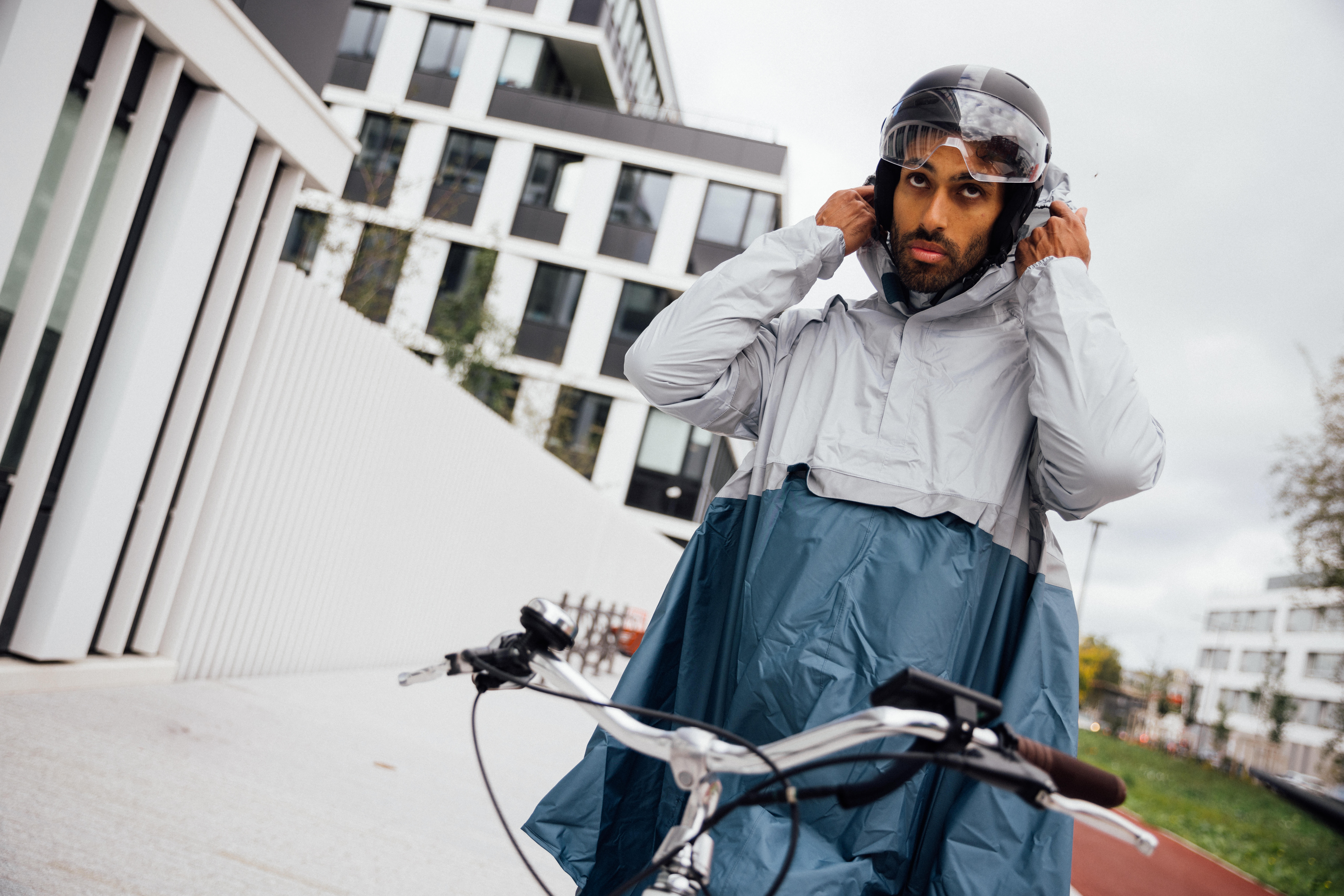 City Cycling Helmet With Visor – CBH 580 - BTWIN