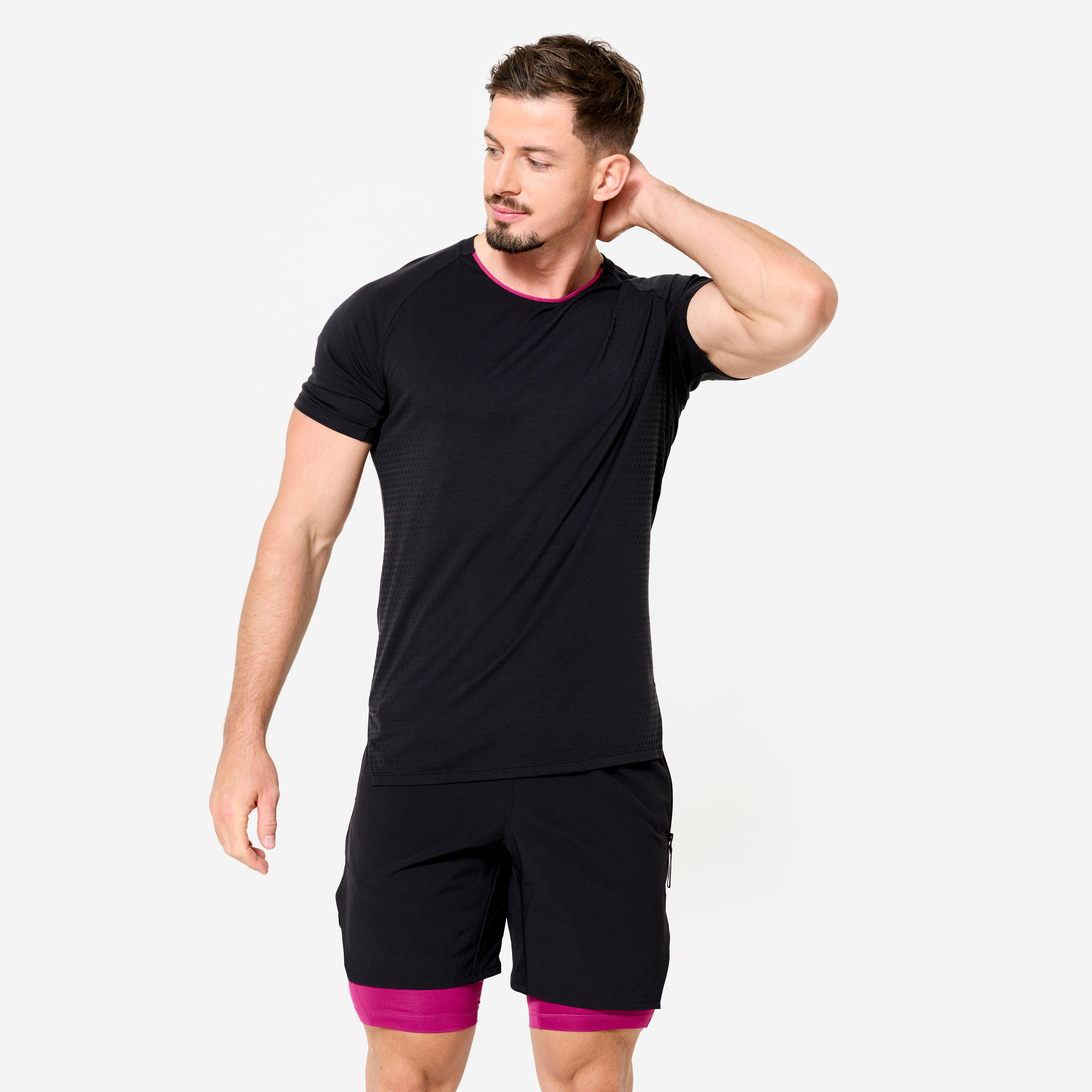 Kaos Fitness Pria Slim Seamless 900 - Hitam tampak depan