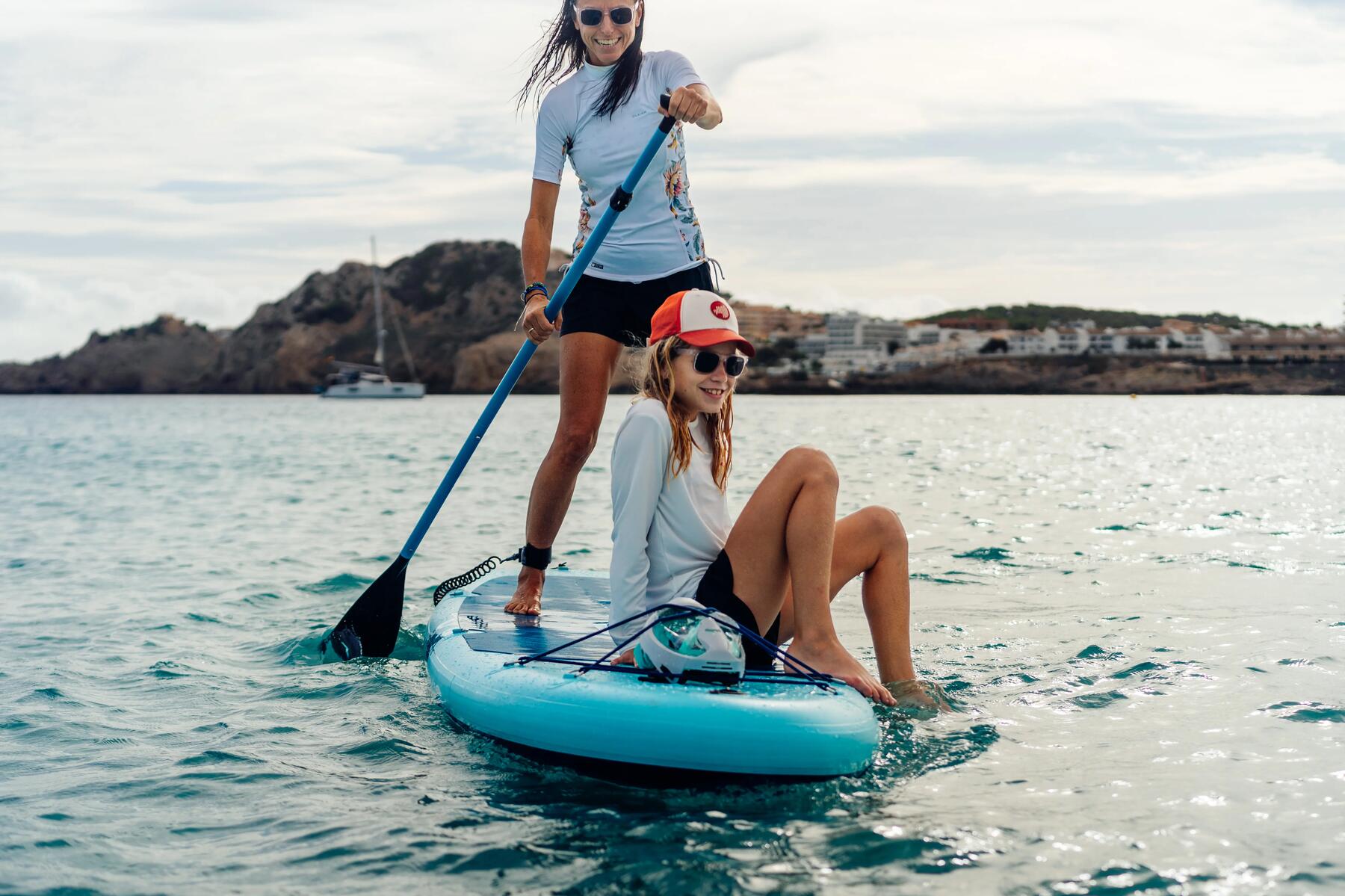 woman with uv shirt ready to stand up paddle