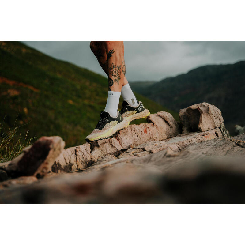 Chaussures de Trail Running Homme,  Kiprun MT Cushion 2 
Beige Jaune