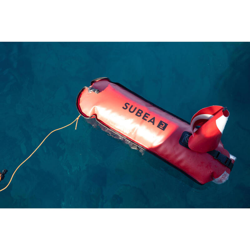 Bouée longue de chasse sous-marine avec compartiment étanche