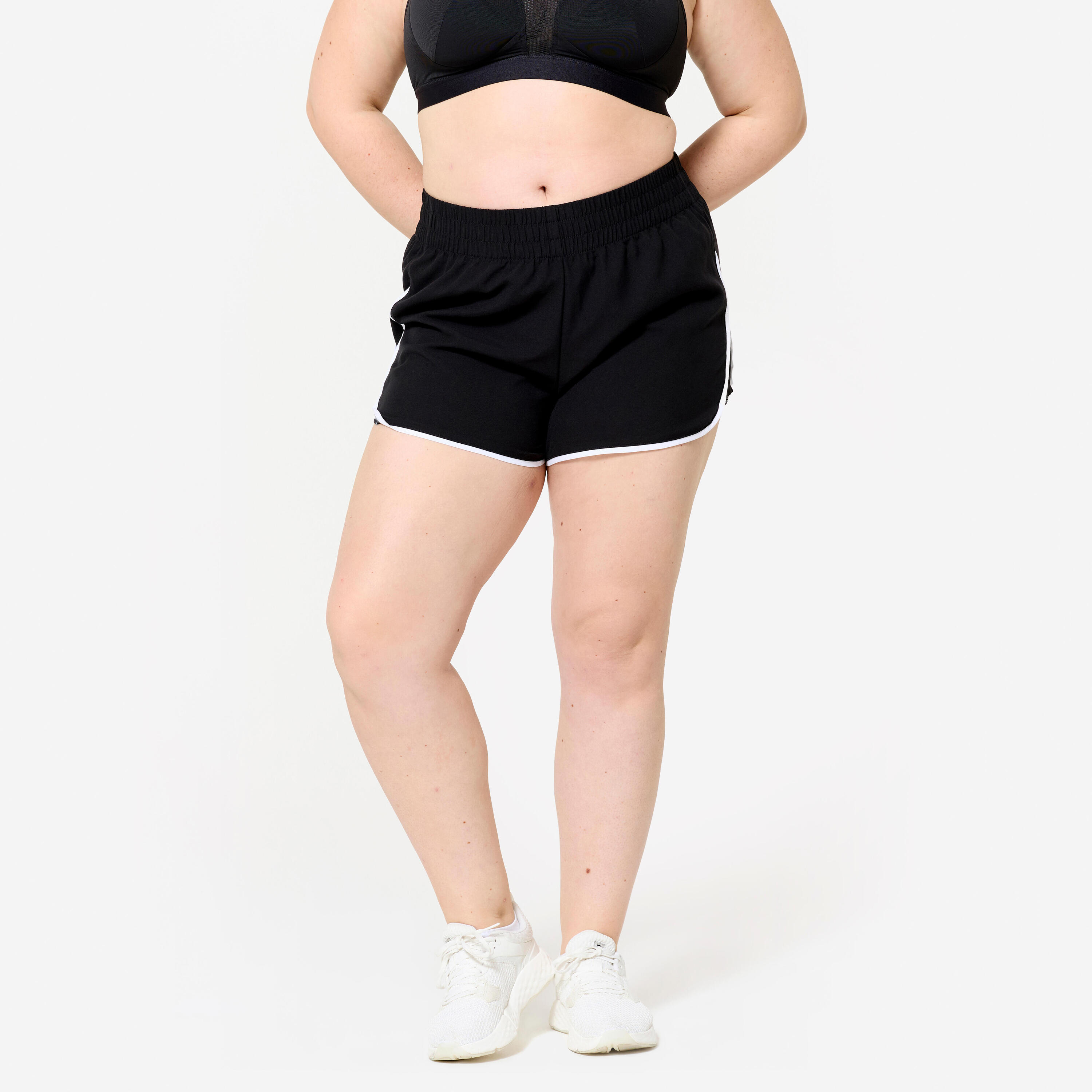 DOMYOS Lichte en korte fitness short zwart met witte biesjes