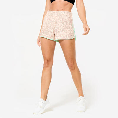 Lichte en korte fitness short beige luipaardprint en groen biesje