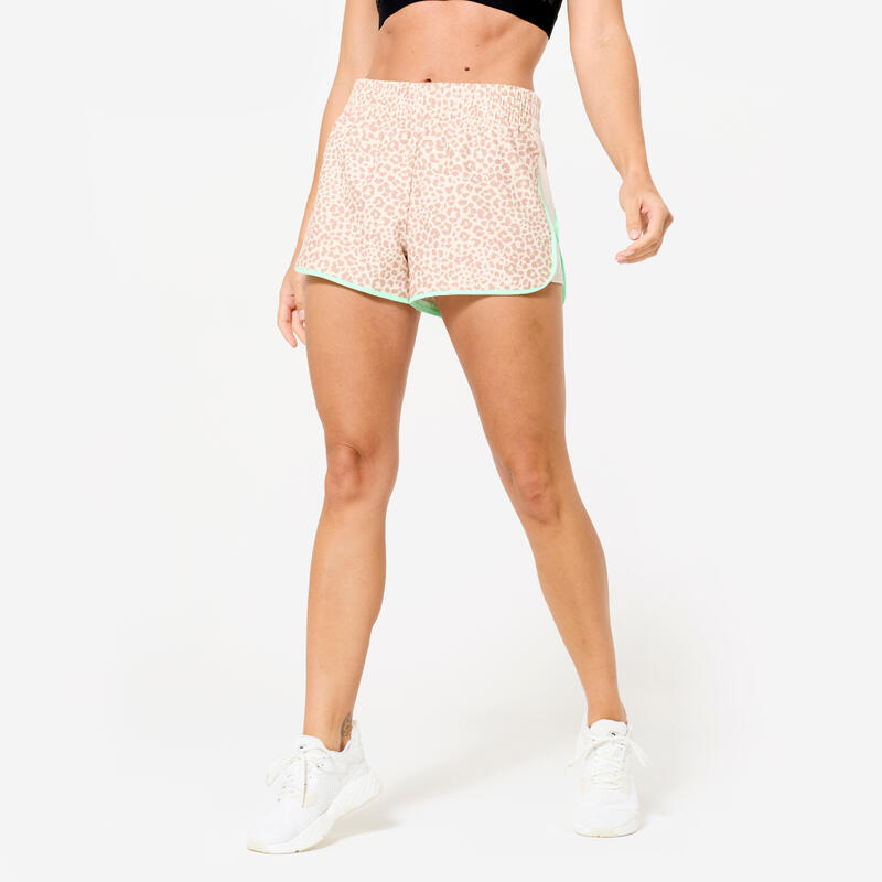 short de fitness court et léger, imprimé beige léopard liseré vert
