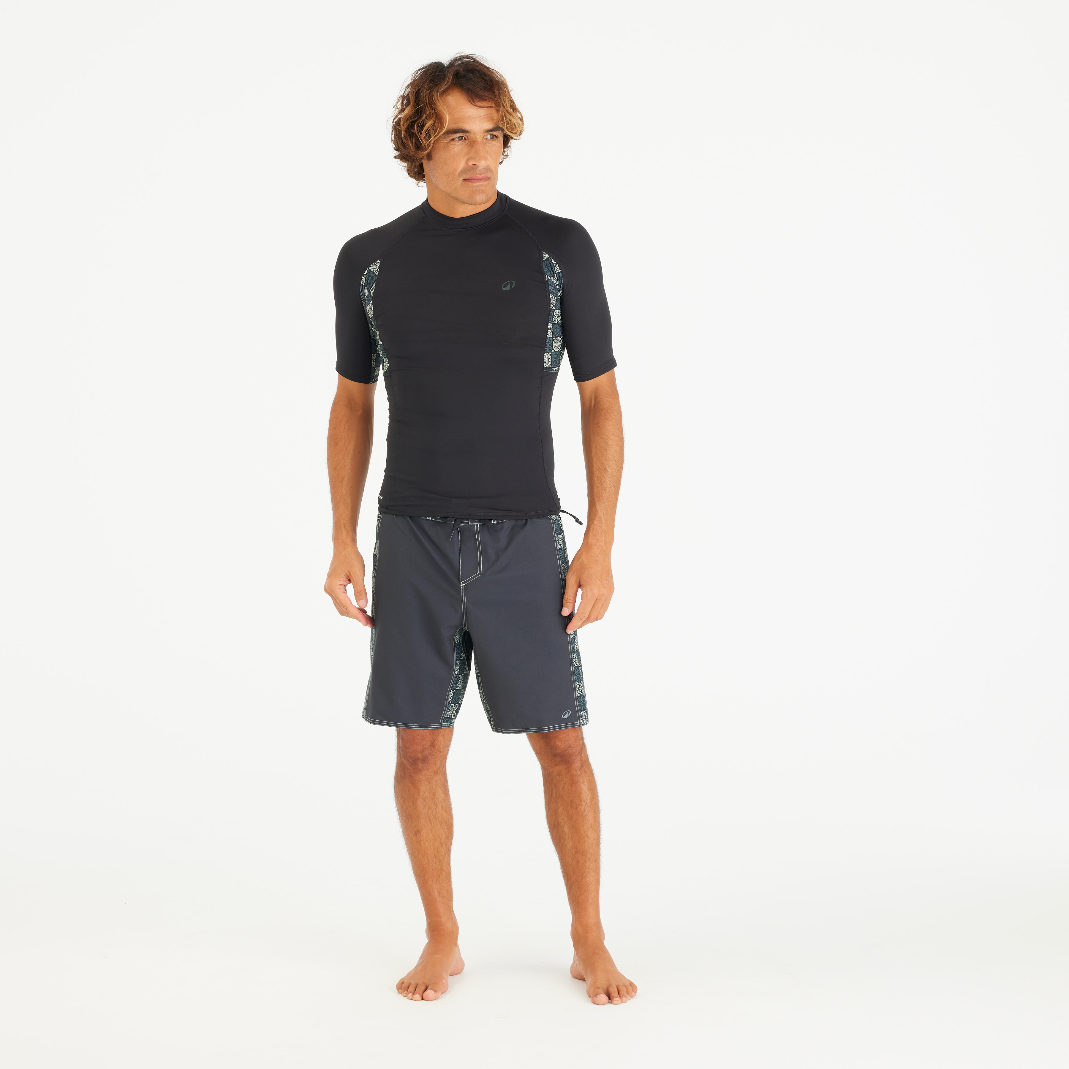 Men’s UPF50+ short-sleeved surf top - smoked black with chequered pattern