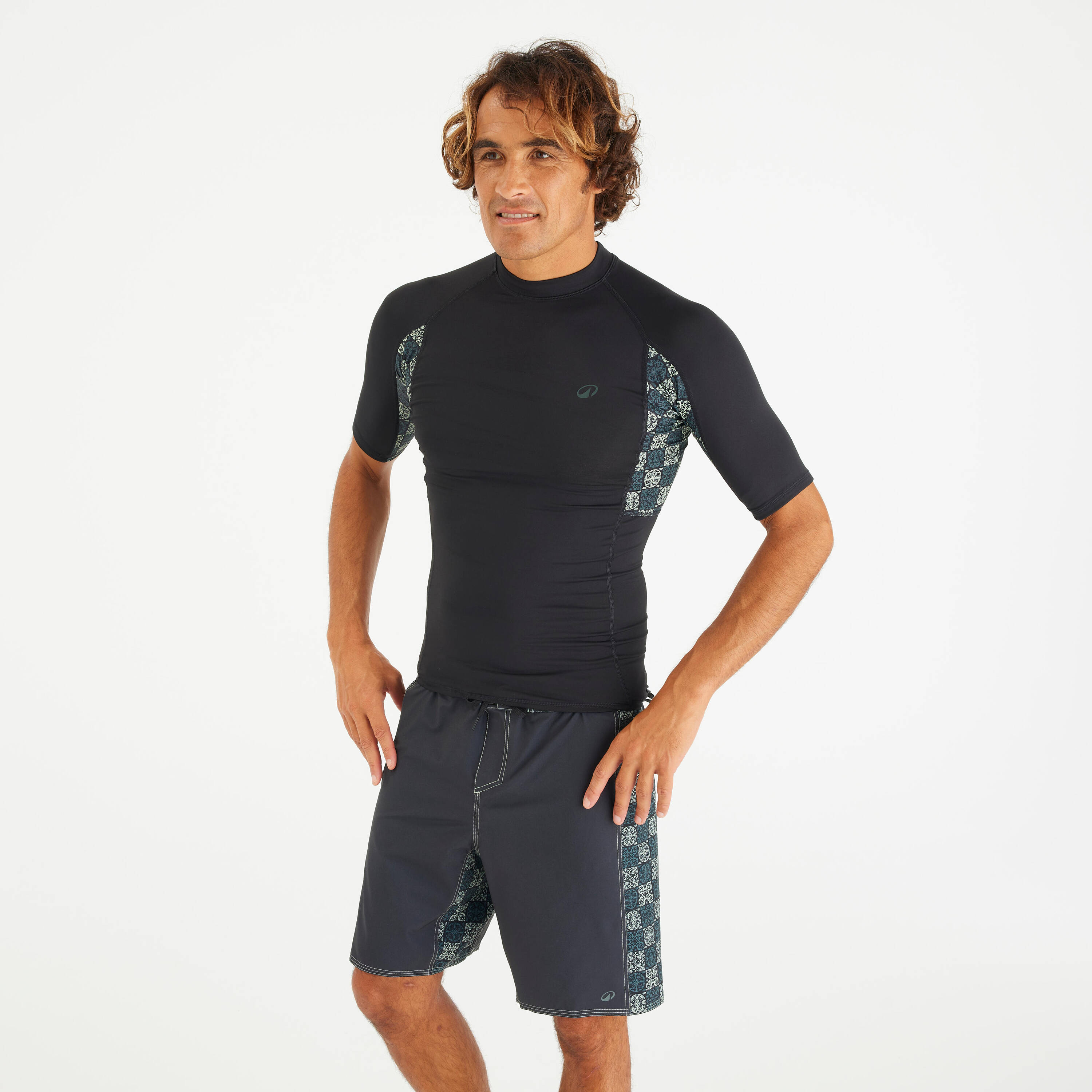 Men’s UPF50+ short-sleeved surf top - smoked black with chequered pattern -  1