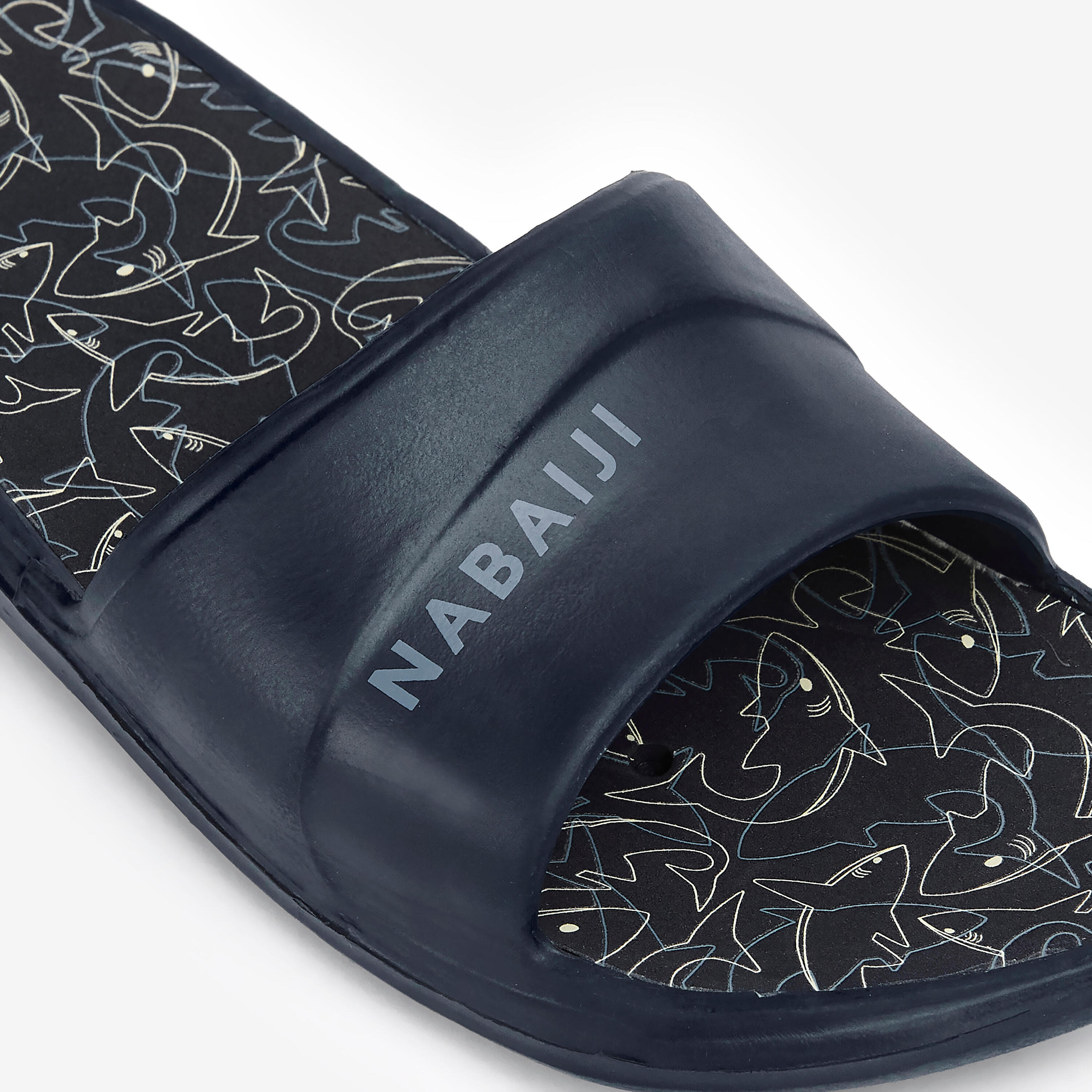 Badslippers voor kinderen Slap 500 zwart met haaienprint 4/4