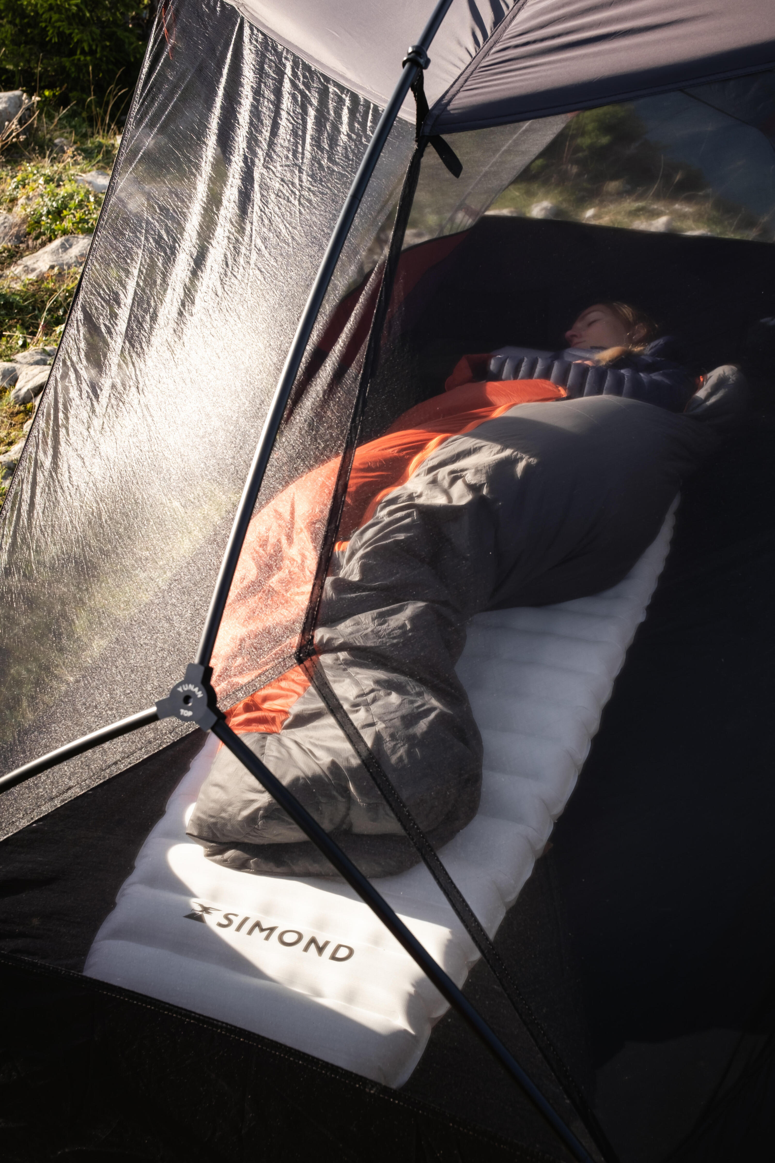 Tente dôme de trekking 2 places, légère et autoportante, MT900 18/19