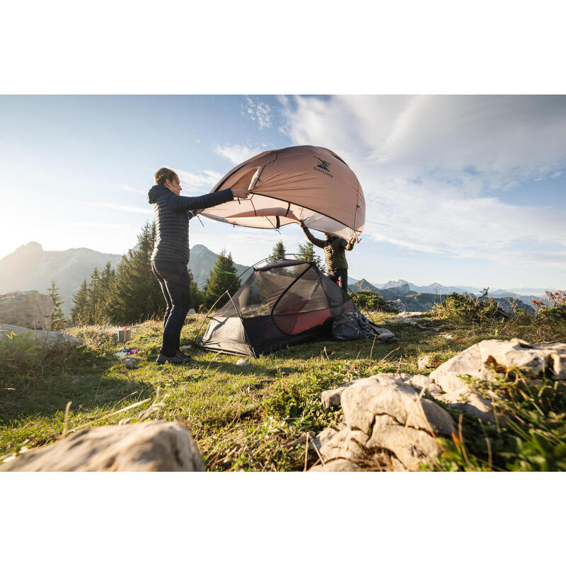 Tweepersoonskoepeltent voor trekking MT900 licht en vrijstaand