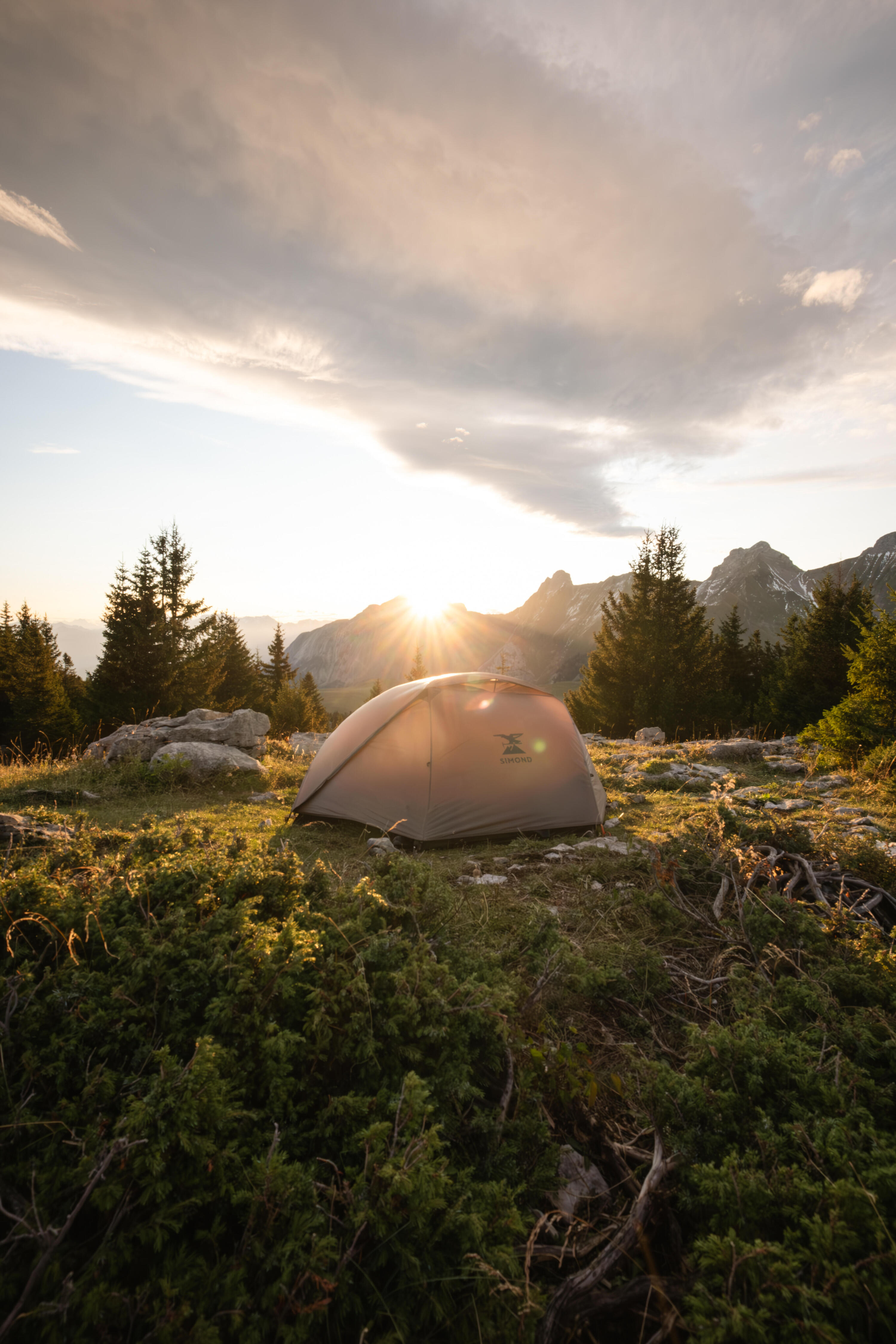 Tente dôme de trekking 2 places, légère et autoportante, MT900 12/19