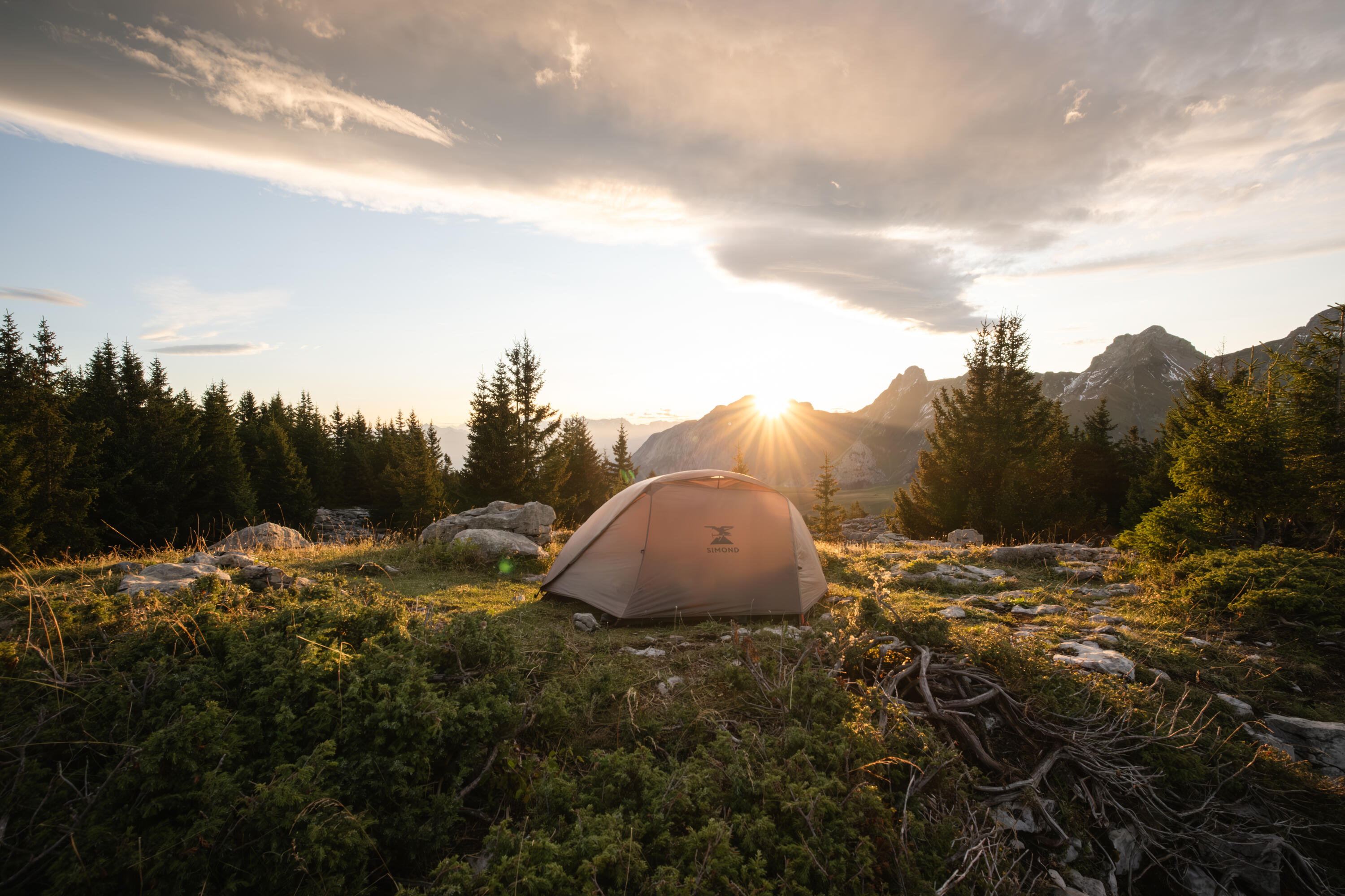 Tente dôme de trekking 2 places, légère et autoportante, MT900 11/19