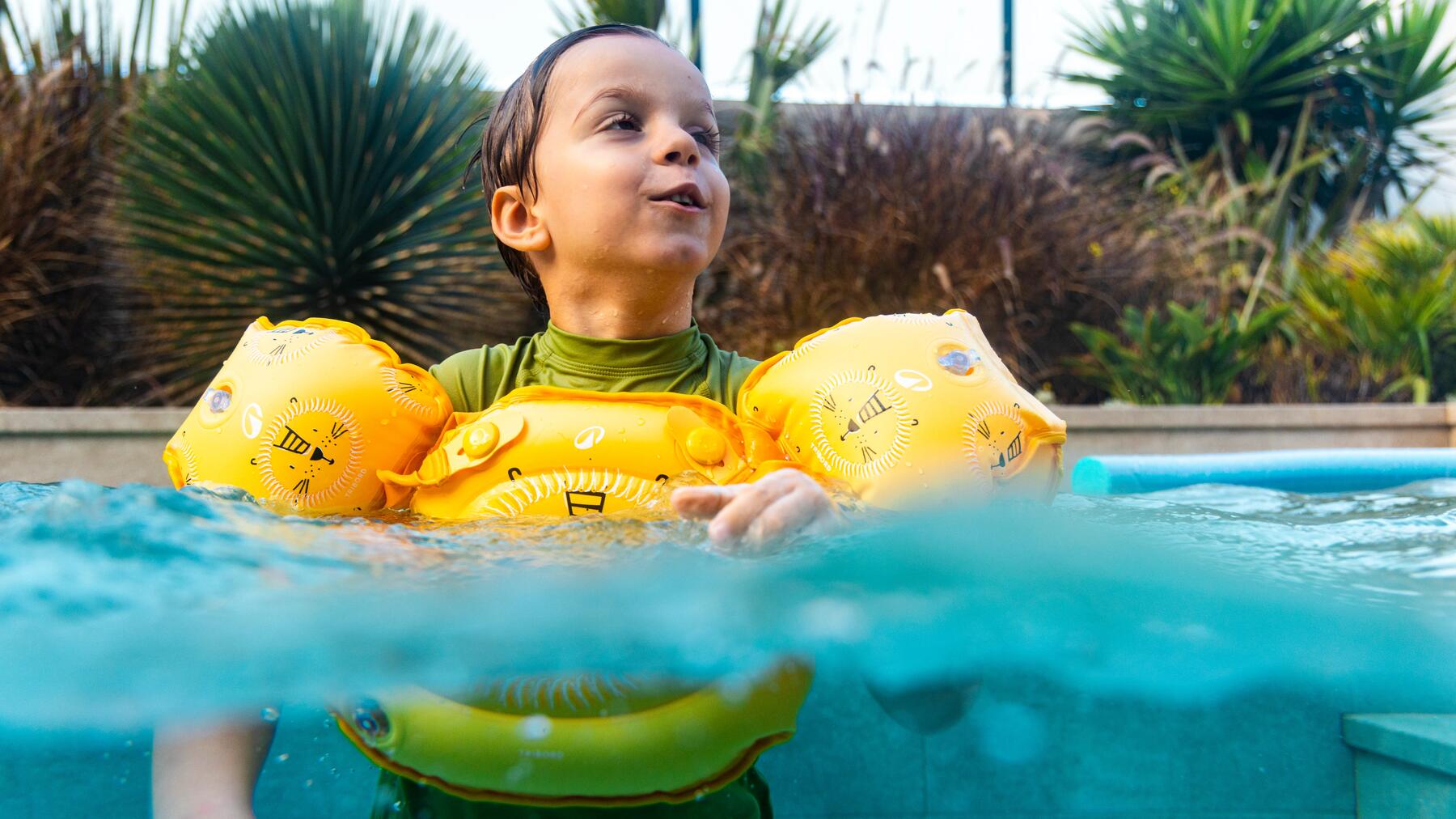 Comment aider mon enfant à se mettre à l’eau ?