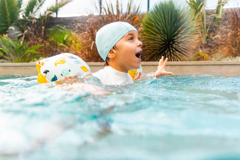 Apprentissage de la natation : aider son enfant à aimer l’eau