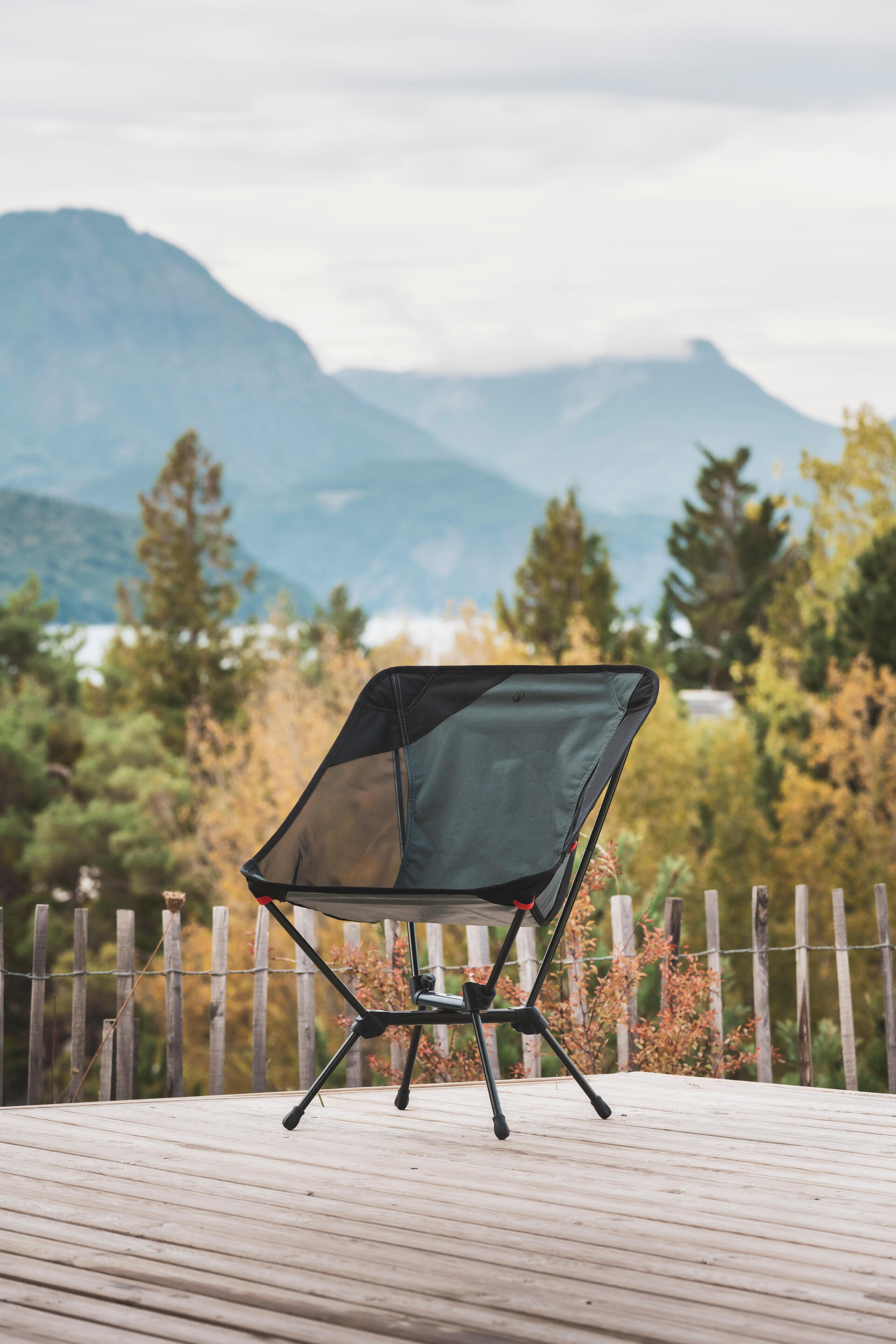 LOW CAMPING CHAIR 500 M COMPACT AND FOLDABLE