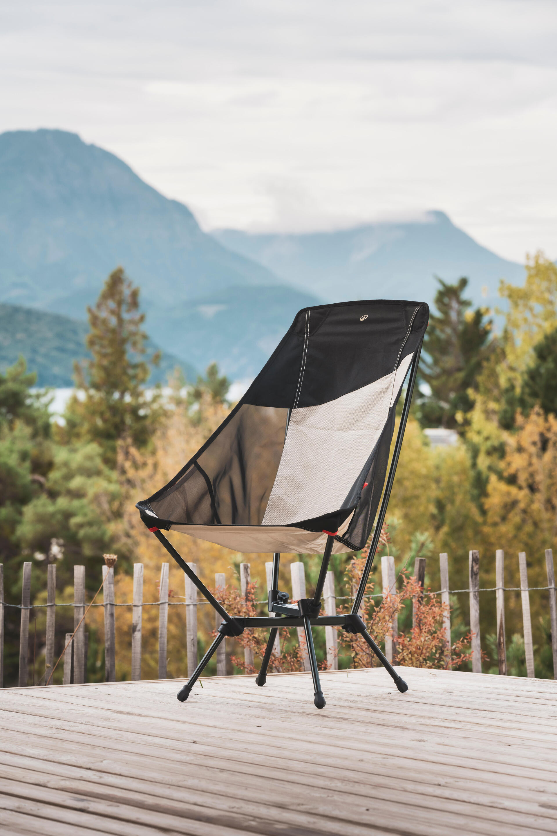 LOW CAMPING CHAIR 500 L COMPACT AND FOLDABLE