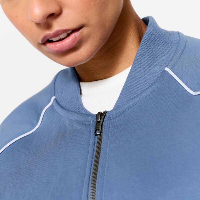 Veste bombers zipée femme, bleu avec piping blanc.