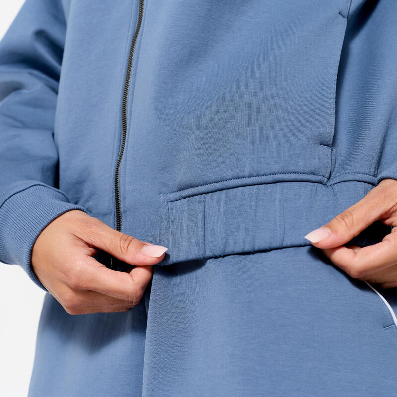 Veste bombers zipée femme, bleu avec piping blanc.