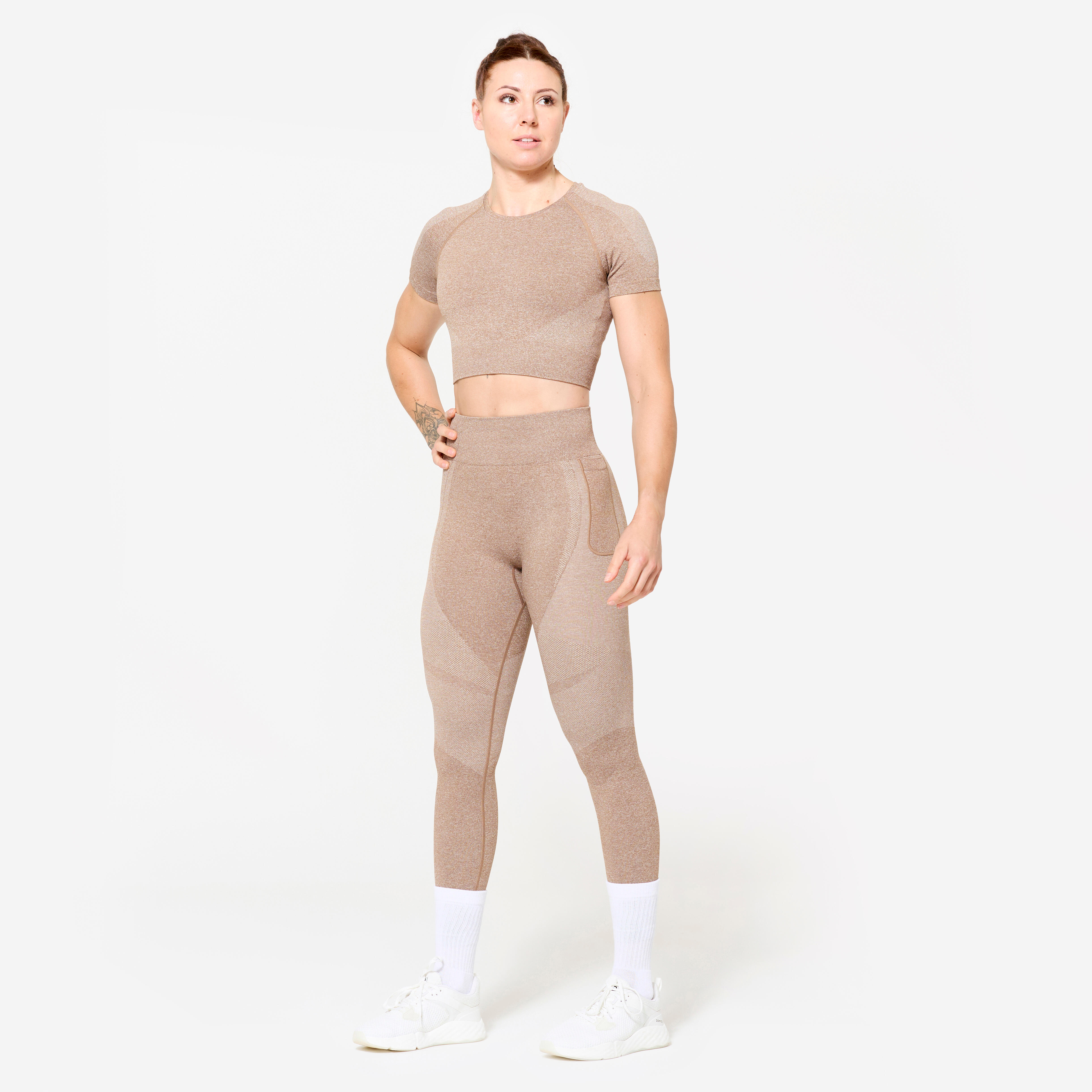 DOMYOS Dámske crop top tričko 900 na fitness bezšvové hnedé XL · záber 3