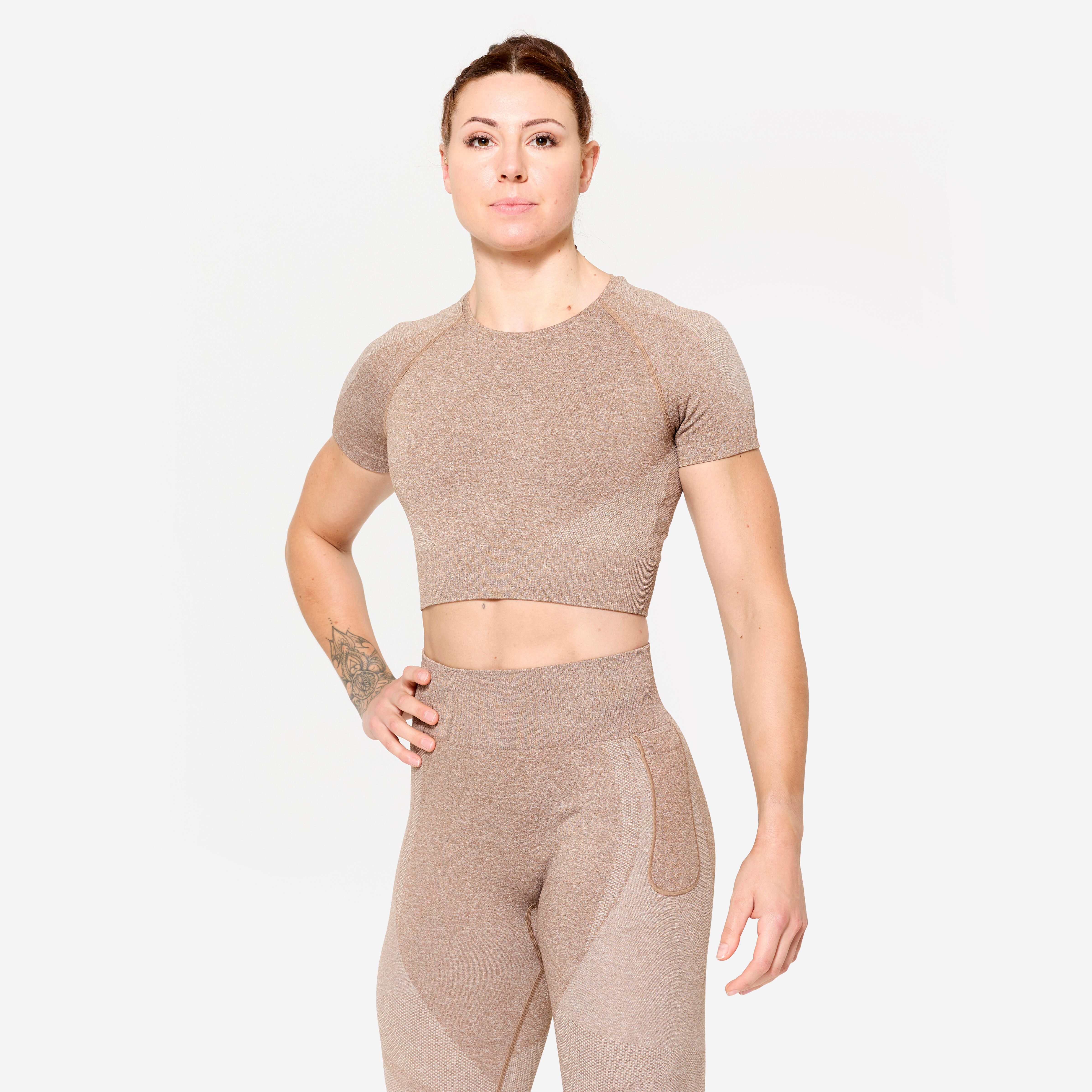 Tricou crop top de fitness material seamless Maro damă
