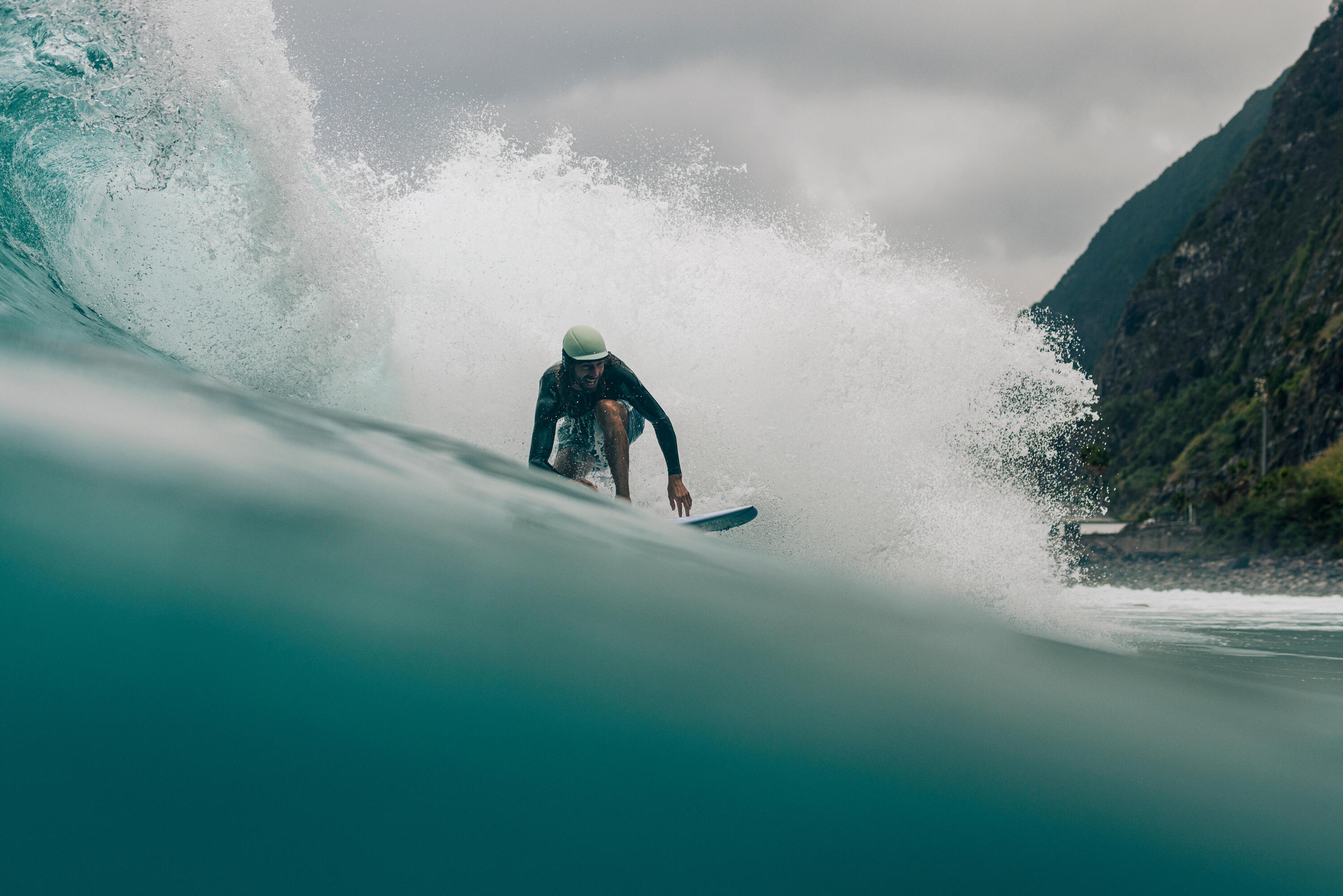Capacete para a prática de surf, azul céu 7/12