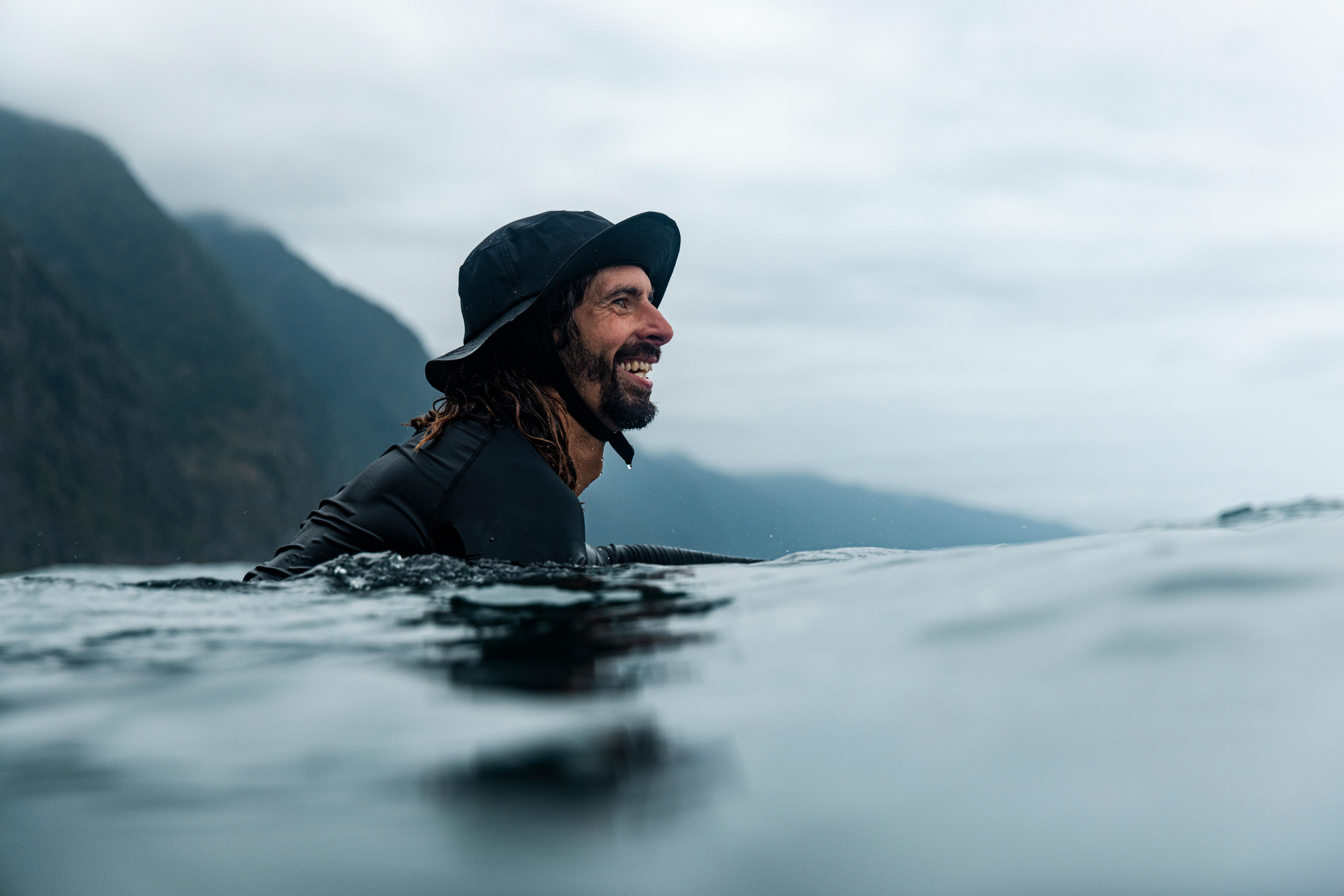 Chapeau de surf taille M - 500 noir - OLAIAN