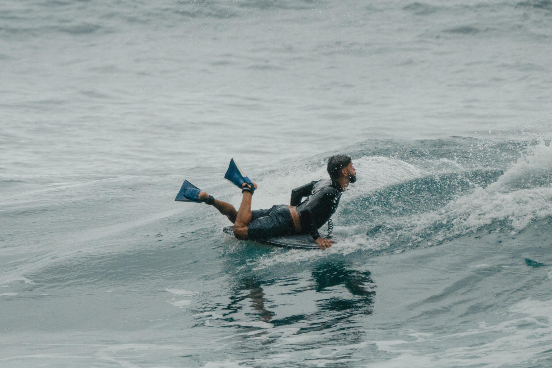 CUM SĂ ÎȚI ALEGI ȘORTUL PENTRU SURF?