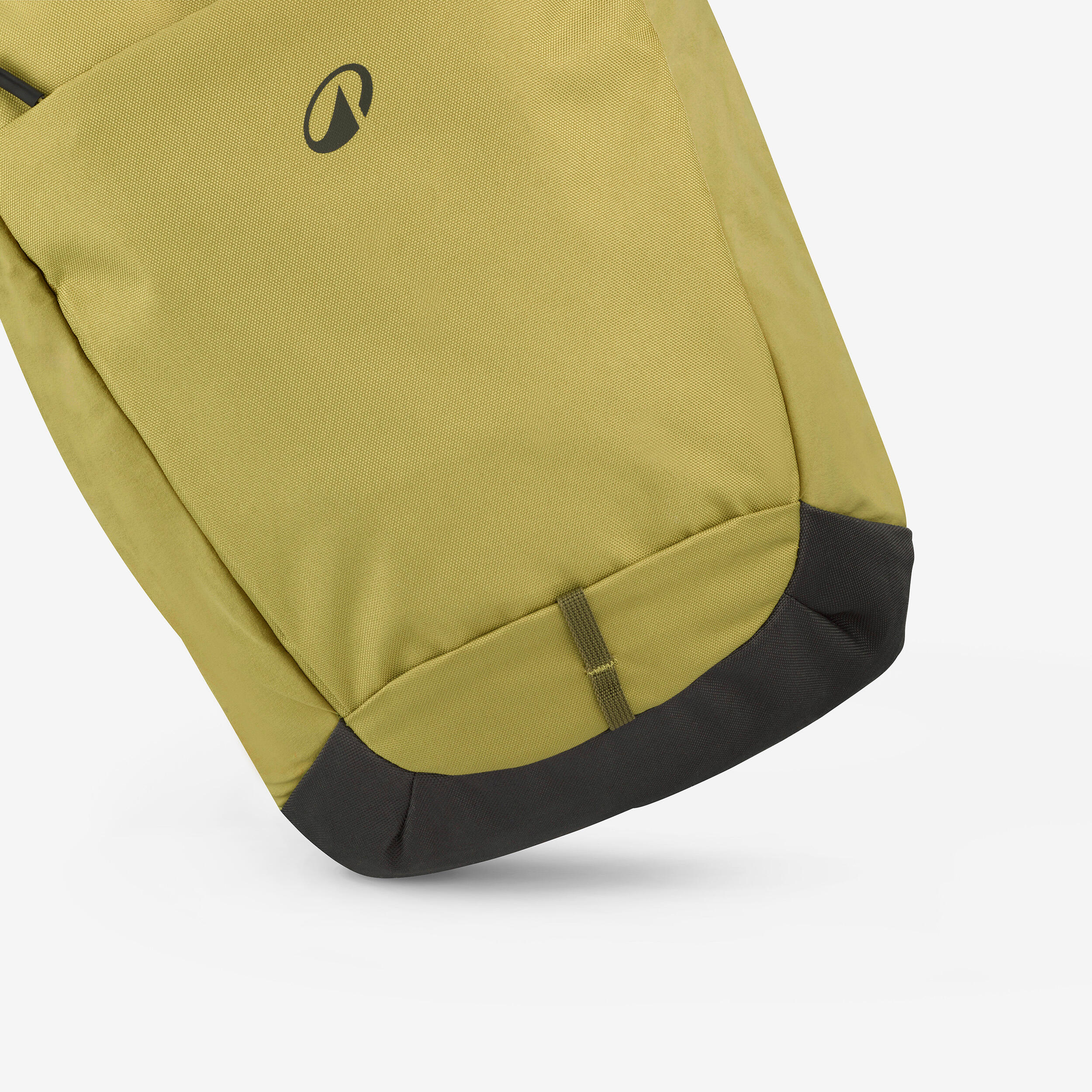 QUECHUA Turistický batoh NH500 Escape Rolltop 16 l + 4 l zlatá kaki 17 l · záber 9