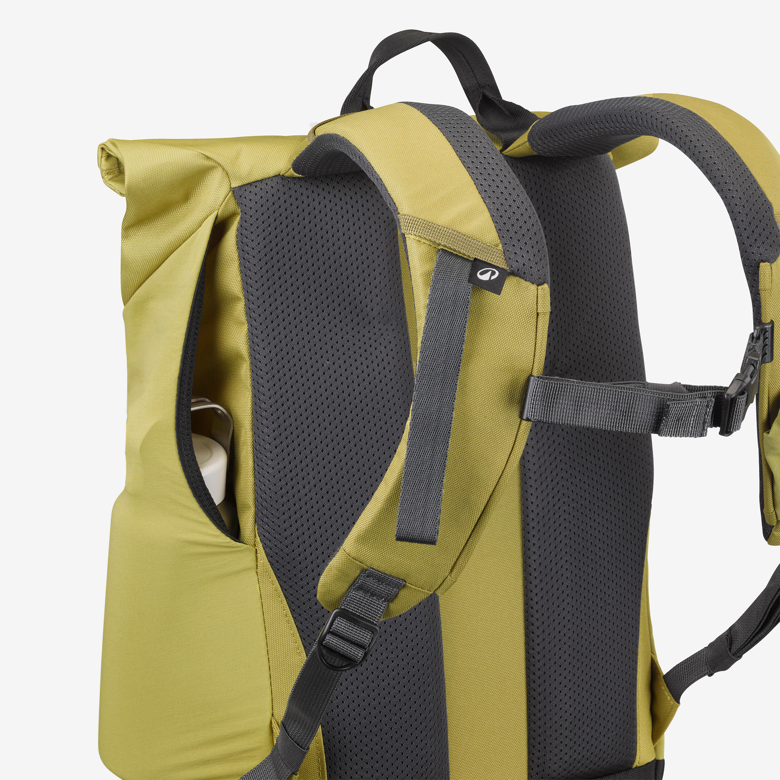 QUECHUA Turistický batoh NH500 Escape Rolltop 16 l + 4 l zlatá kaki 17 l · záber 6