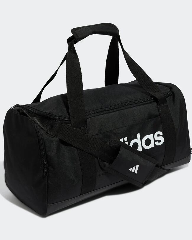 Eine schwarze Sporttasche.