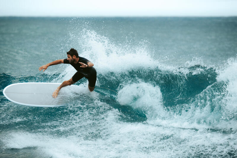Comment choisir sa wax de surf selon la température de l’eau ?